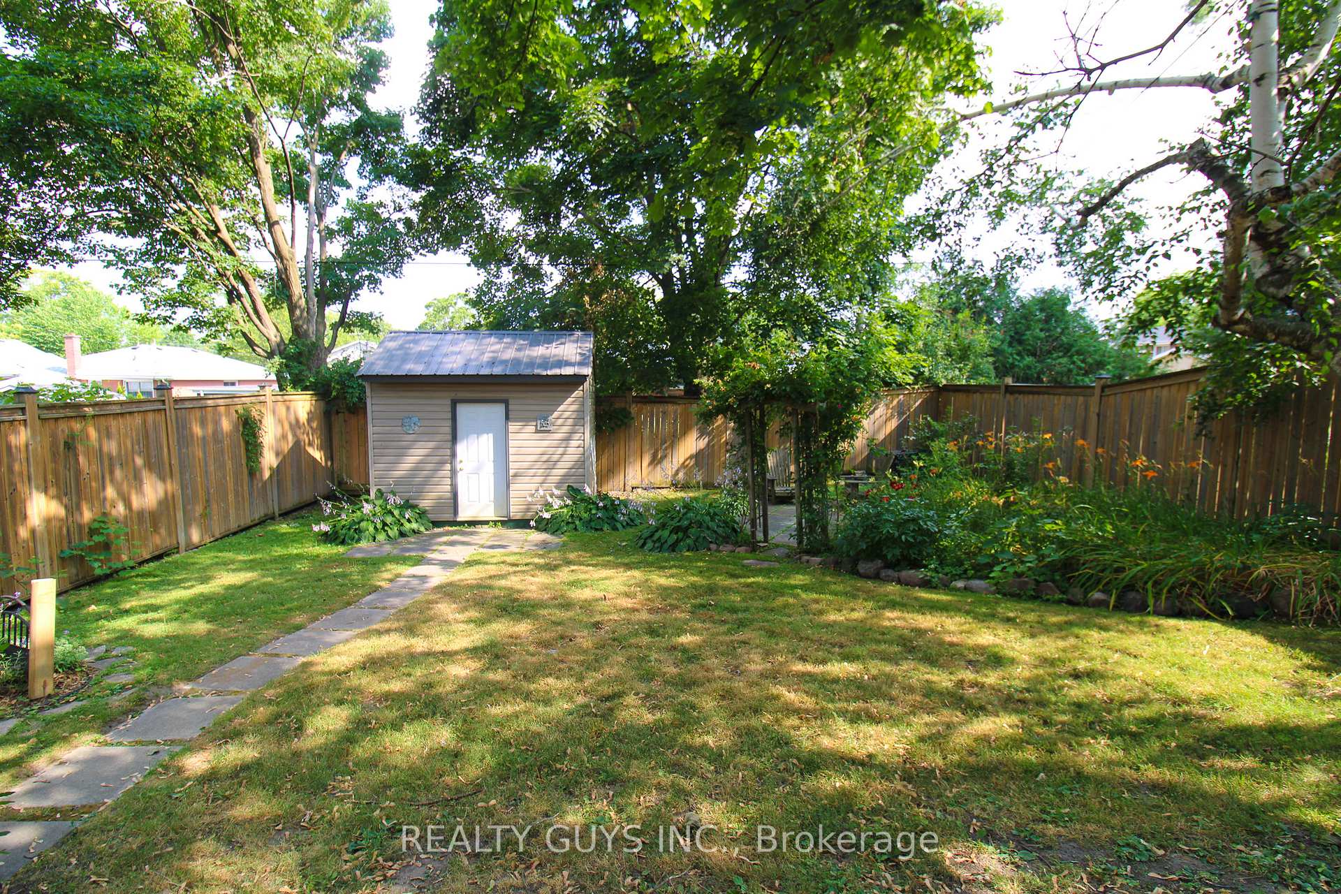 Photo 16 of 205 Shelbourne Street, Peterborough, Northcrest Ward 5 — HOMEH