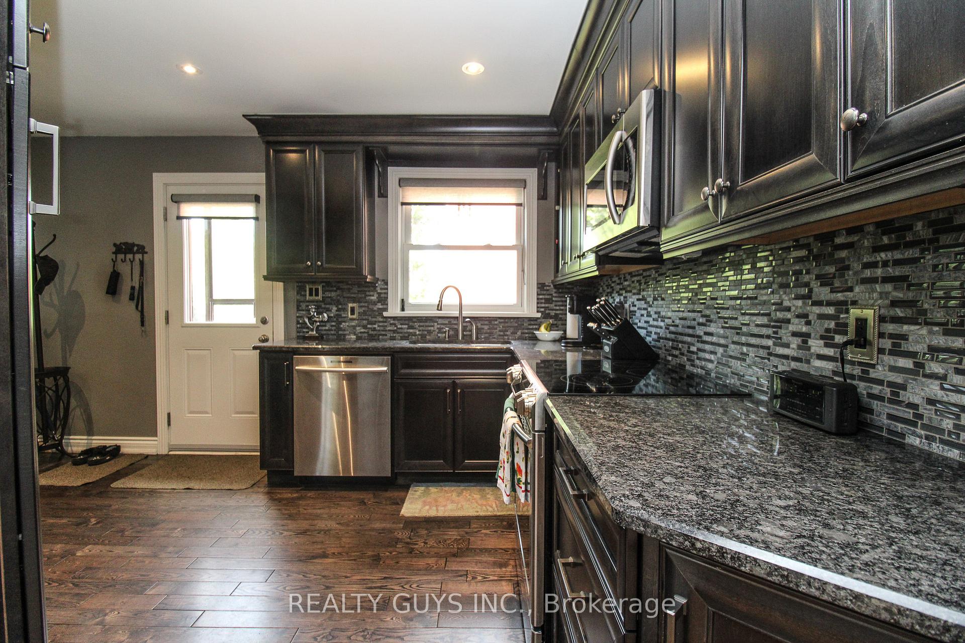 Photo 23 of 205 Shelbourne Street, Peterborough, Northcrest Ward 5 — HOMEH