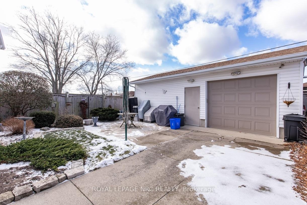 Photo 3 of 270 Marshall Avenue, Welland, Broadway — HOMEH