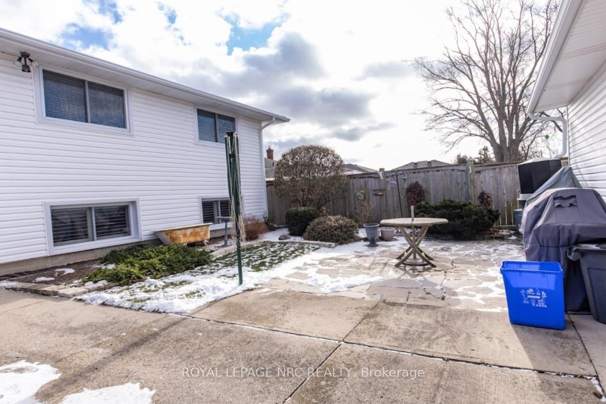Photo 4 of 270 Marshall Avenue, Welland, Broadway — HOMEH