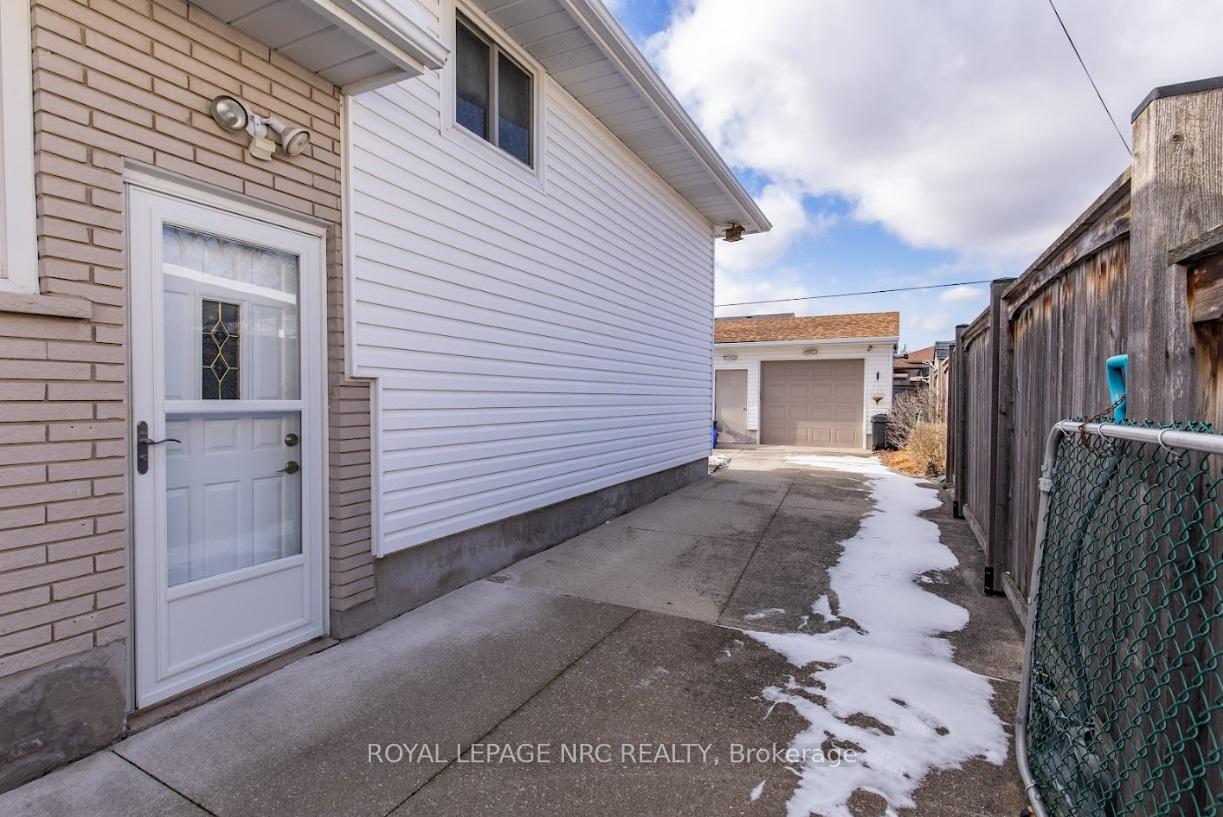 Photo 6 of 270 Marshall Avenue, Welland, Broadway — HOMEH