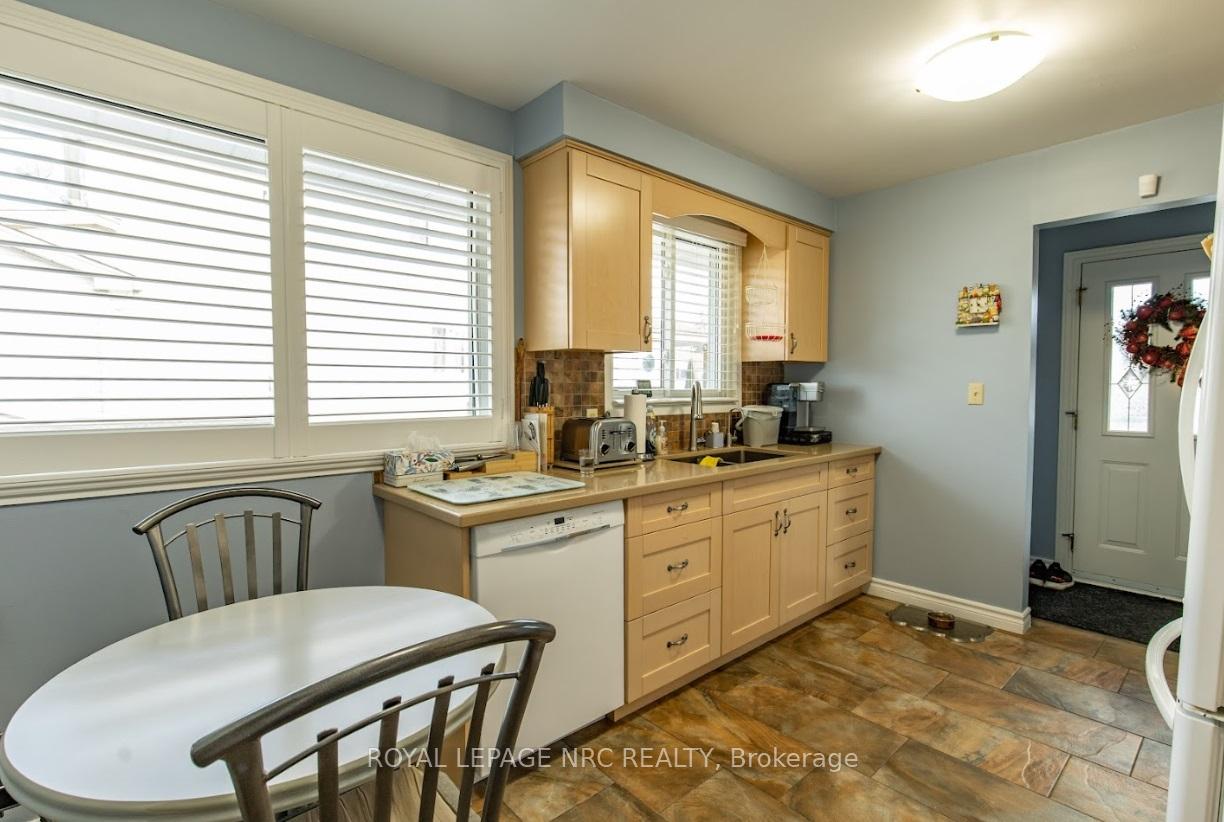 Photo 8 of 270 Marshall Avenue, Welland, Broadway — HOMEH