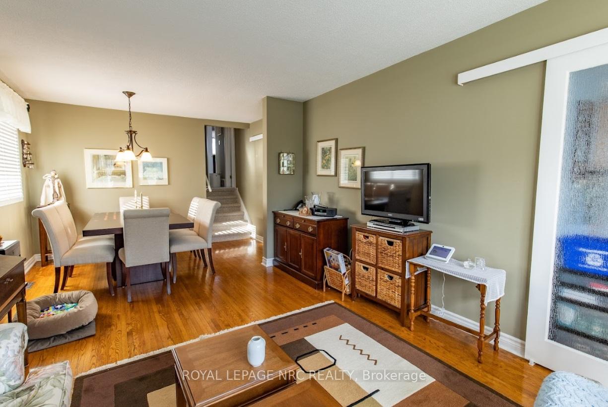 Photo 9 of 270 Marshall Avenue, Welland, Broadway — HOMEH