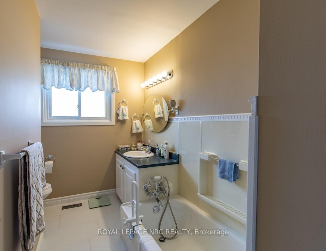 Photo 12 of 270 Marshall Avenue, Welland, Broadway — HOMEH