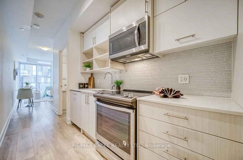 Photo 4 of Unit 318, 128 Fairview Mall Drive, North York, Don Valley Village — HOMEH