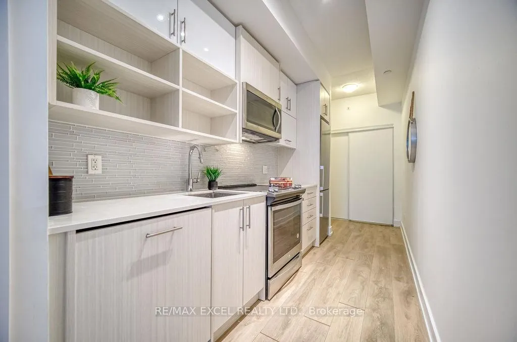 Photo 7 of Unit 318, 128 Fairview Mall Drive, North York, Don Valley Village — HOMEH