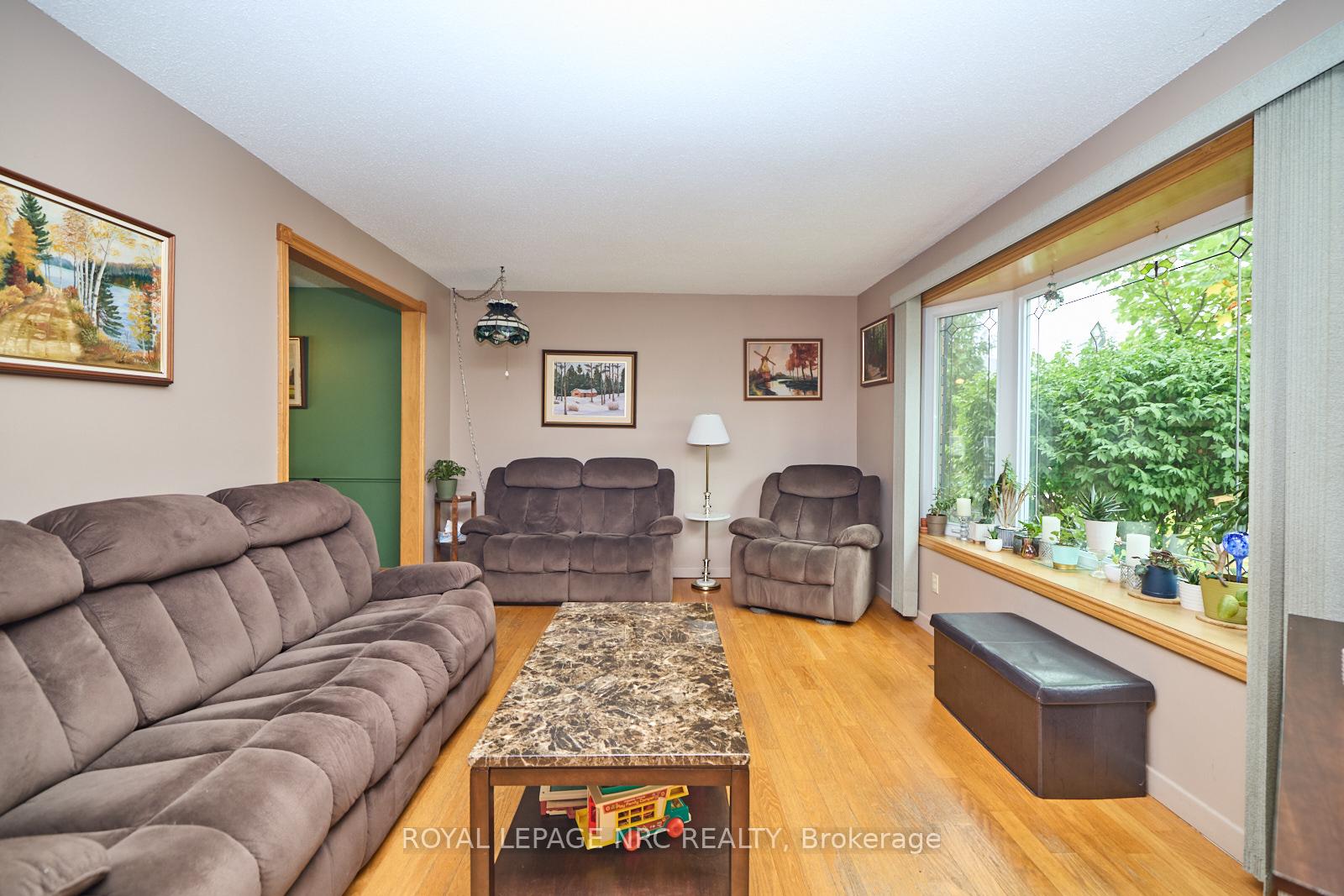 Photo 5 of 27 Meadowvale Place, Welland, N. Welland — HOMEH