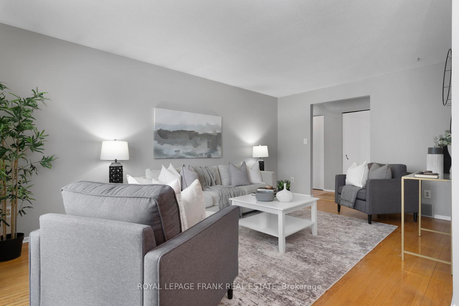 Photo 4 of 64 Seneca Avenue, Oshawa, Samac — HOMEH