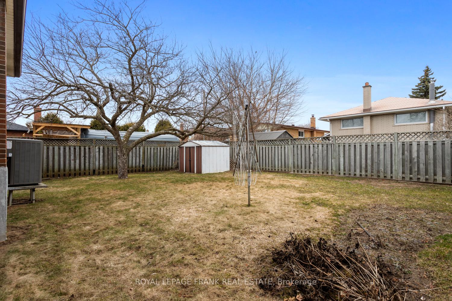 Photo 24 of 64 Seneca Avenue, Oshawa, Samac — HOMEH