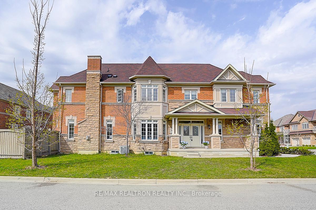 Front of 61 Warbler Avenue