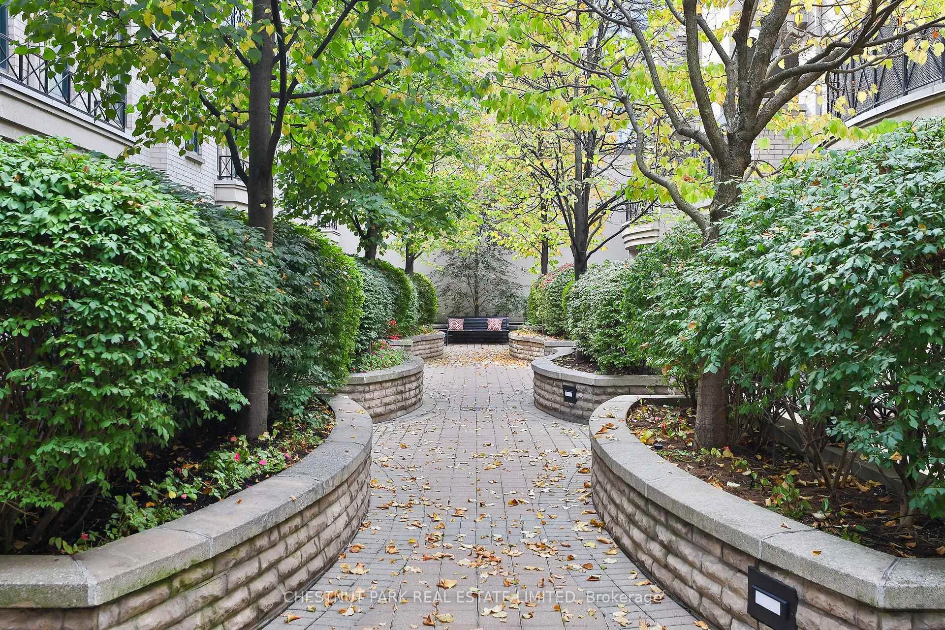 Photo 2 of Unit TH16, 1 Baxter Street, Toronto, Rosedale-Moore Park — HOMEH