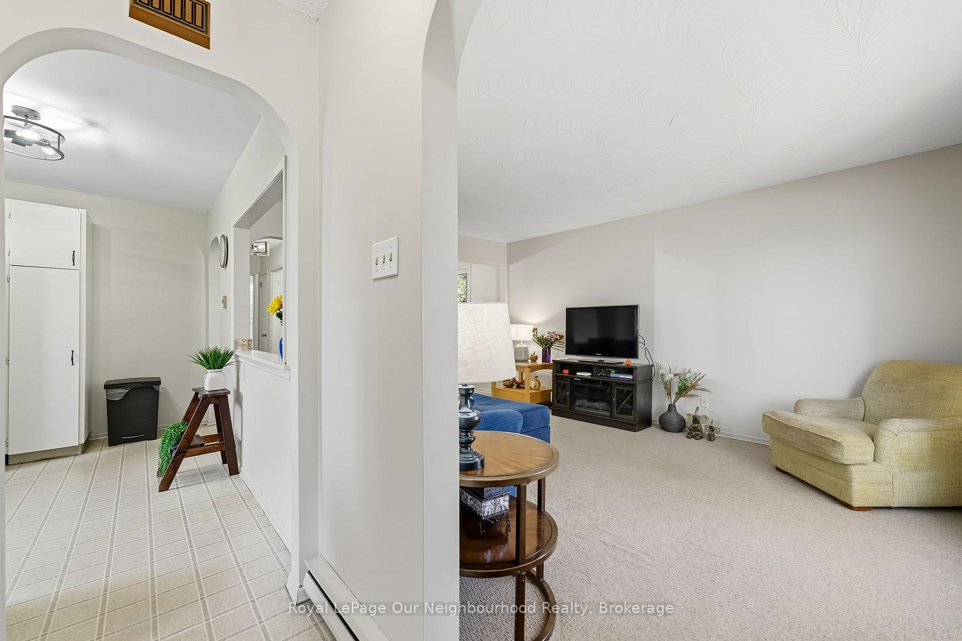 Photo 12 of 877 Western Avenue, Peterborough, Otonabee Ward 1 — HOMEH