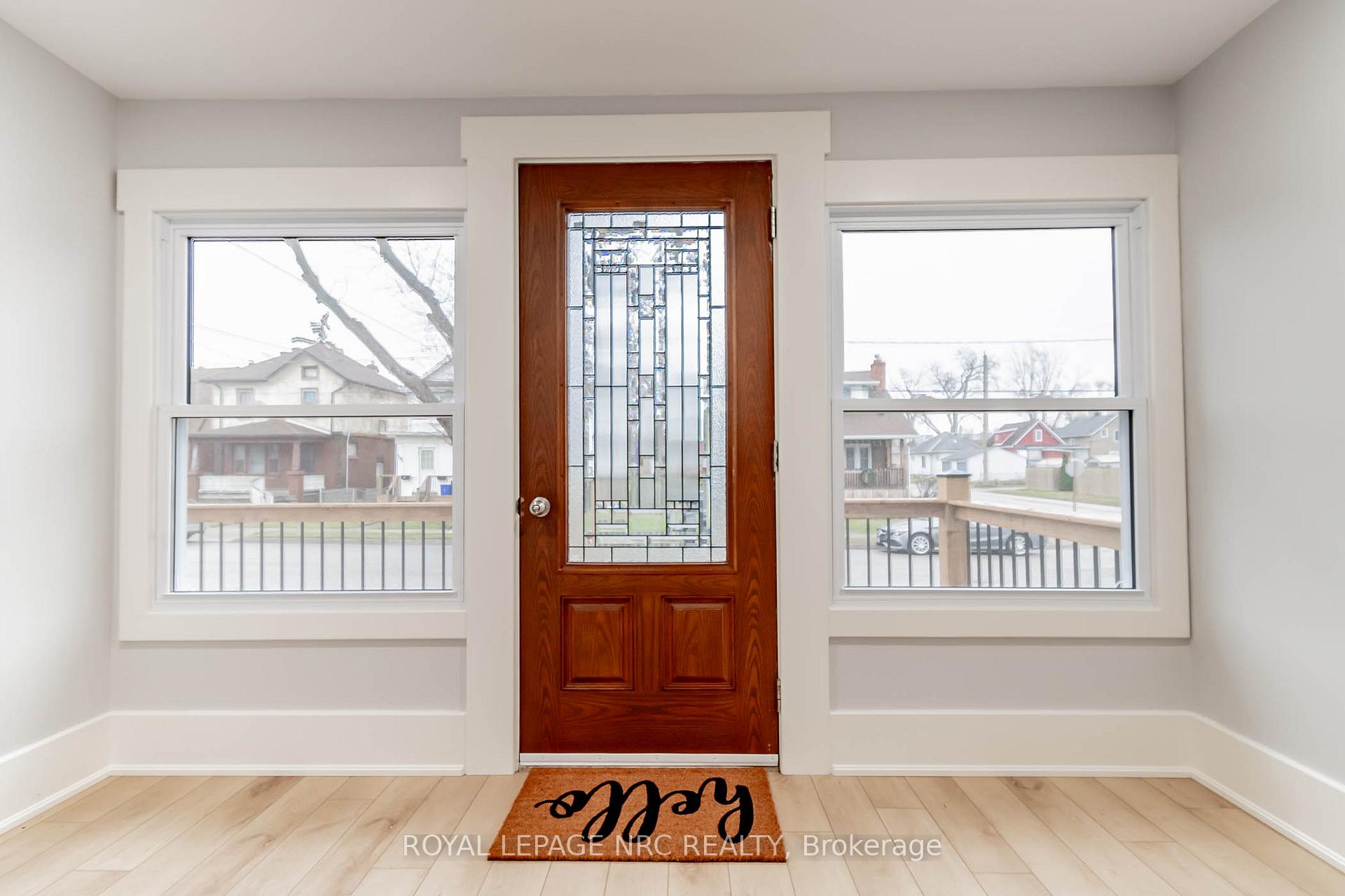 Photo 4 of 57 Oakland Avenue, Welland, Broadway — HOMEH
