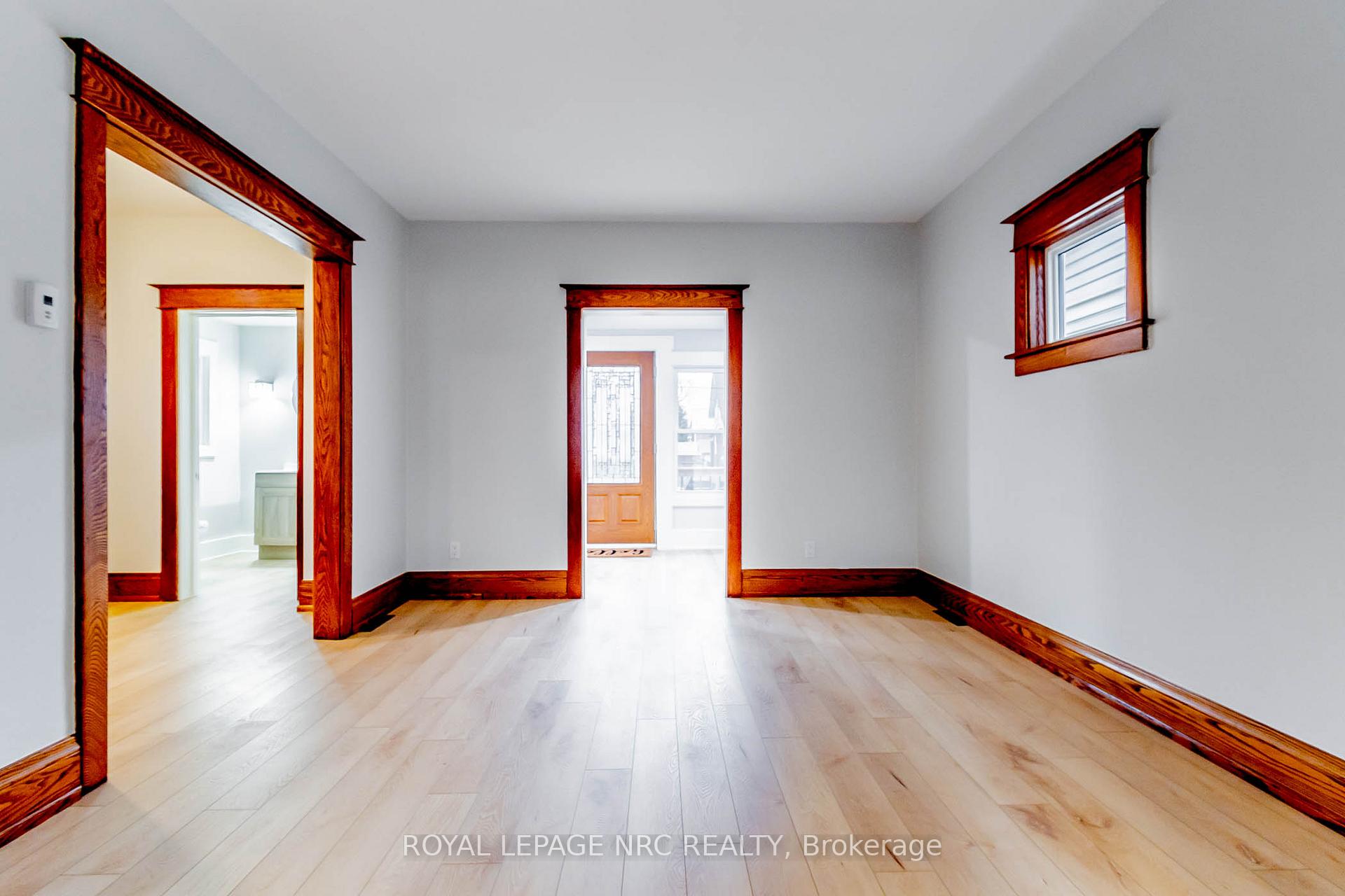 Photo 5 of 57 Oakland Avenue, Welland, Broadway — HOMEH