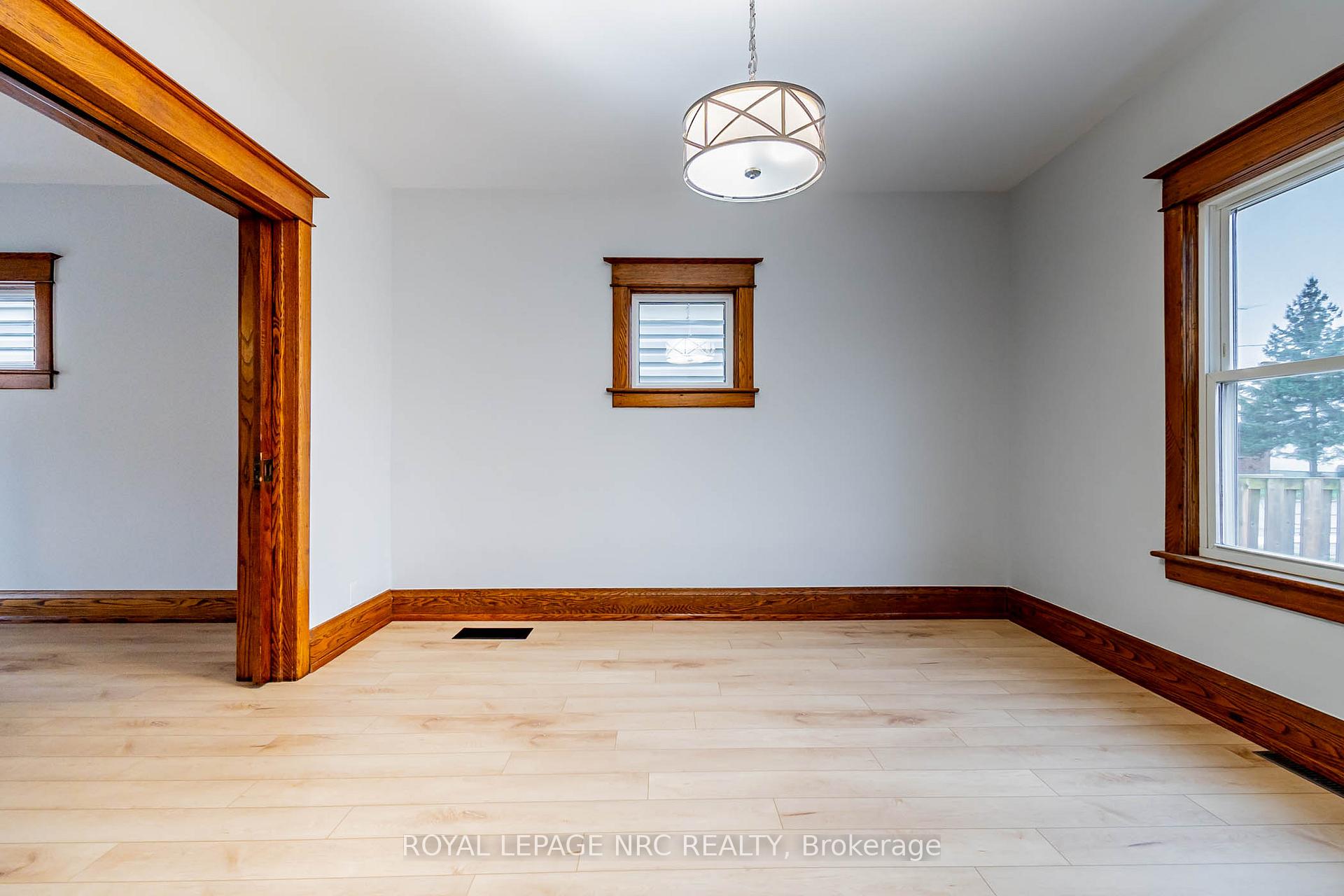 Photo 6 of 57 Oakland Avenue, Welland, Broadway — HOMEH