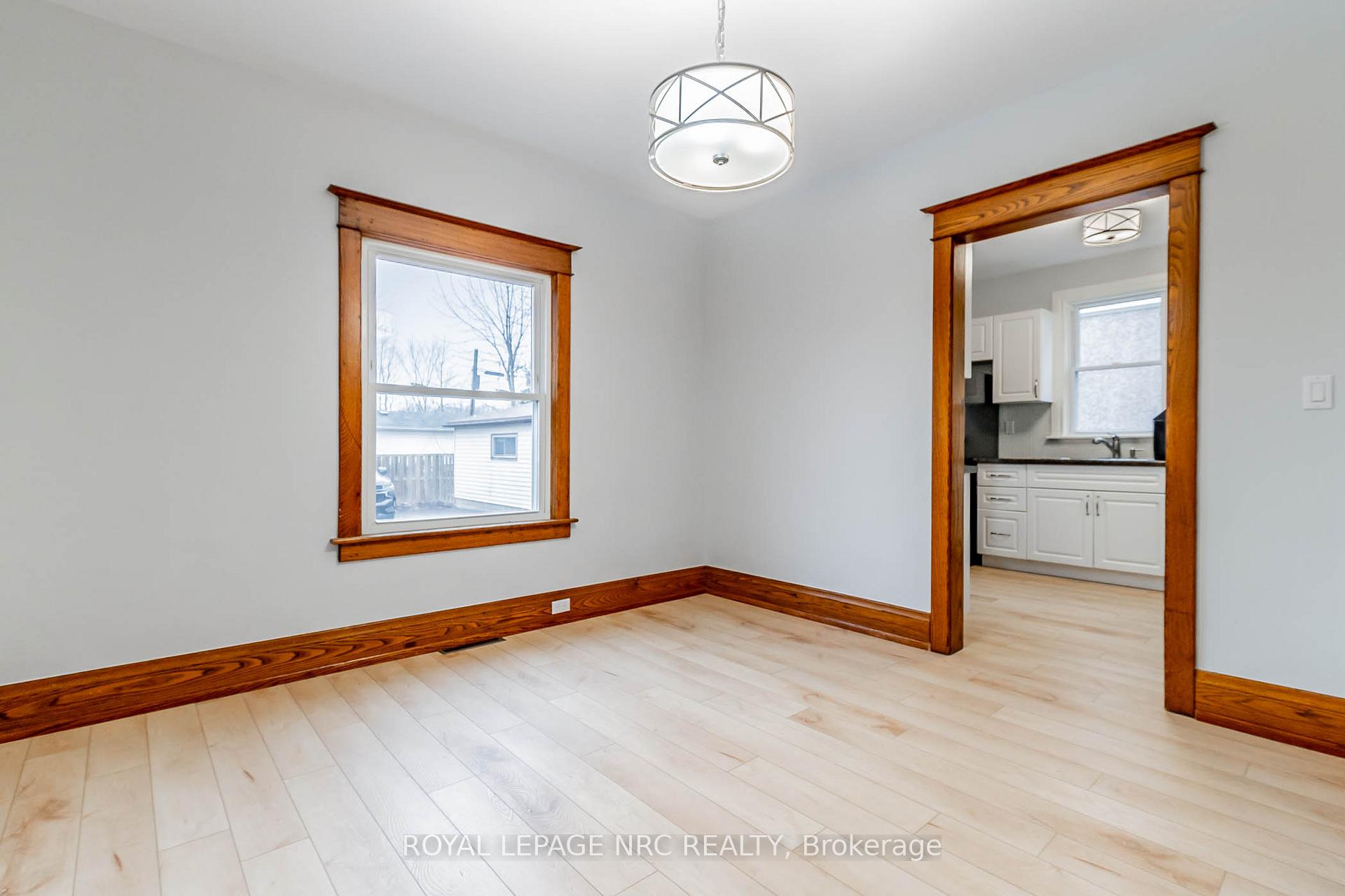 Photo 7 of 57 Oakland Avenue, Welland, Broadway — HOMEH