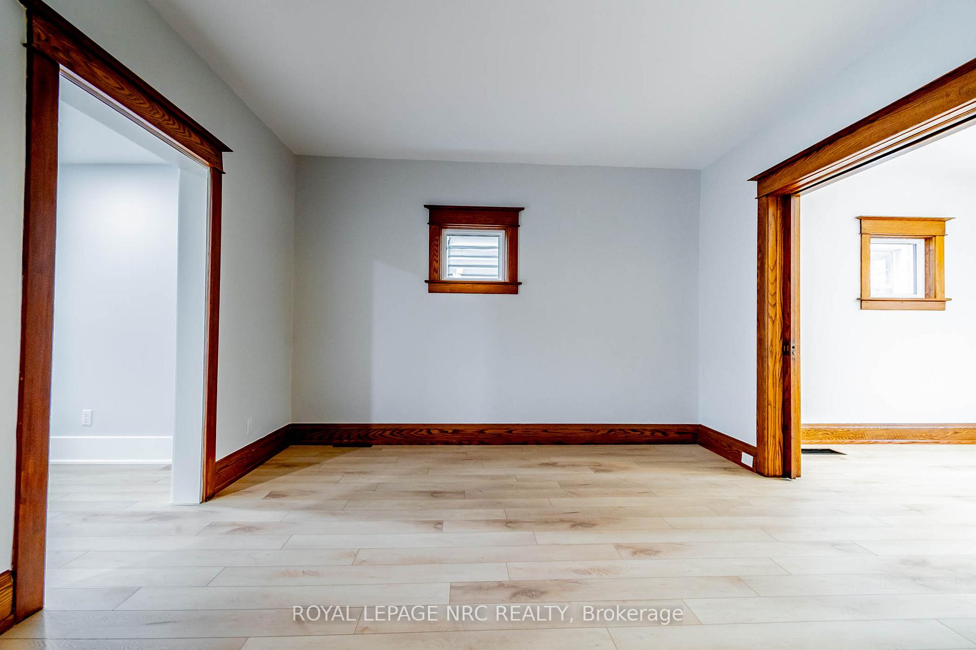 Photo 8 of 57 Oakland Avenue, Welland, Broadway — HOMEH