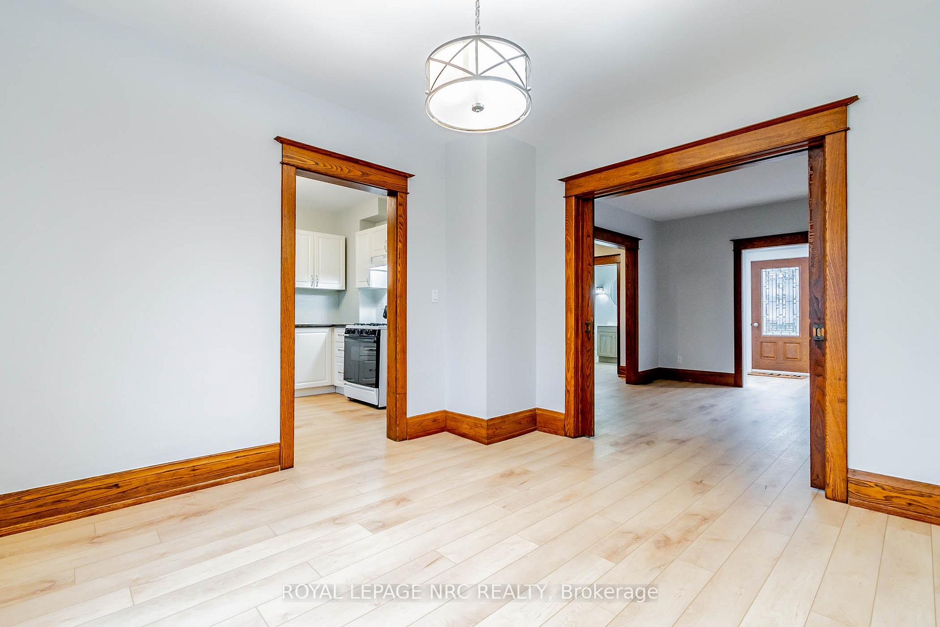 Photo 10 of 57 Oakland Avenue, Welland, Broadway — HOMEH