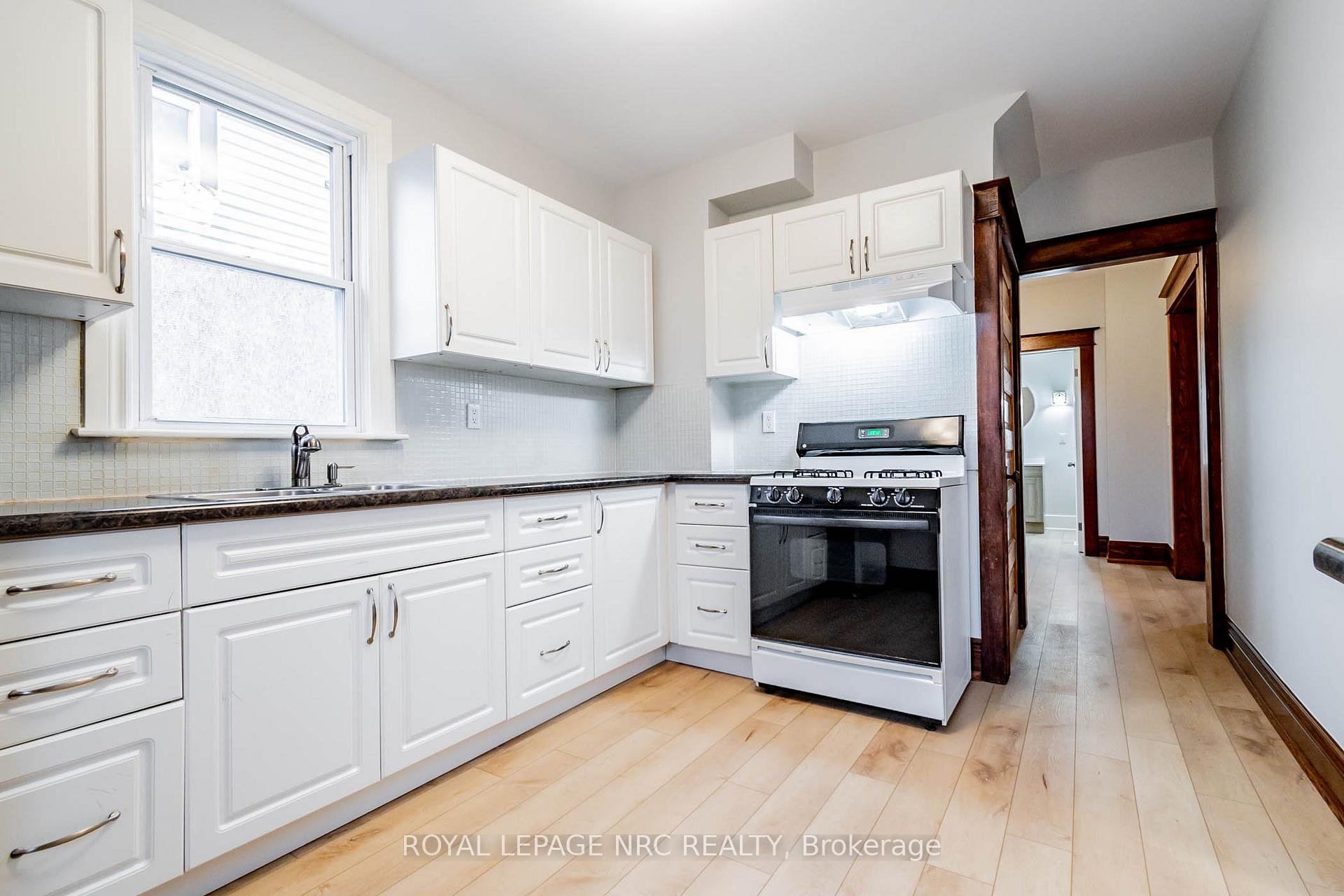 Photo 13 of 57 Oakland Avenue, Welland, Broadway — HOMEH