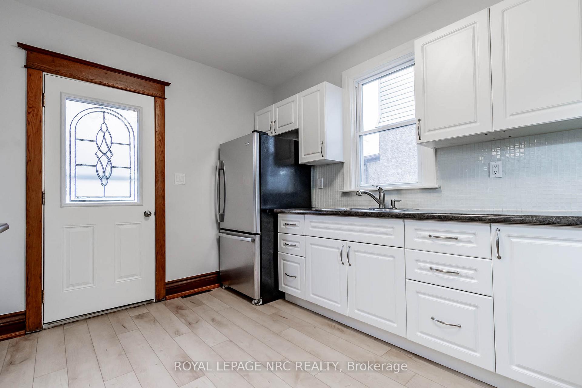 Photo 14 of 57 Oakland Avenue, Welland, Broadway — HOMEH