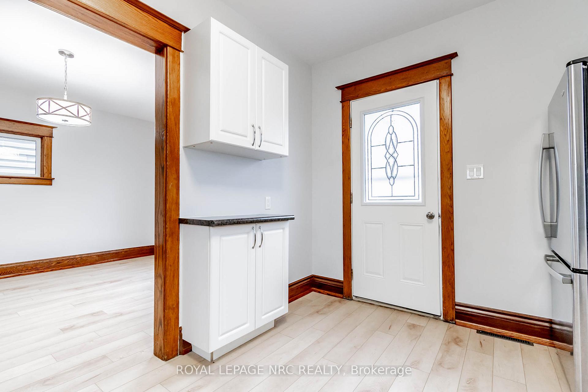 Photo 15 of 57 Oakland Avenue, Welland, Broadway — HOMEH