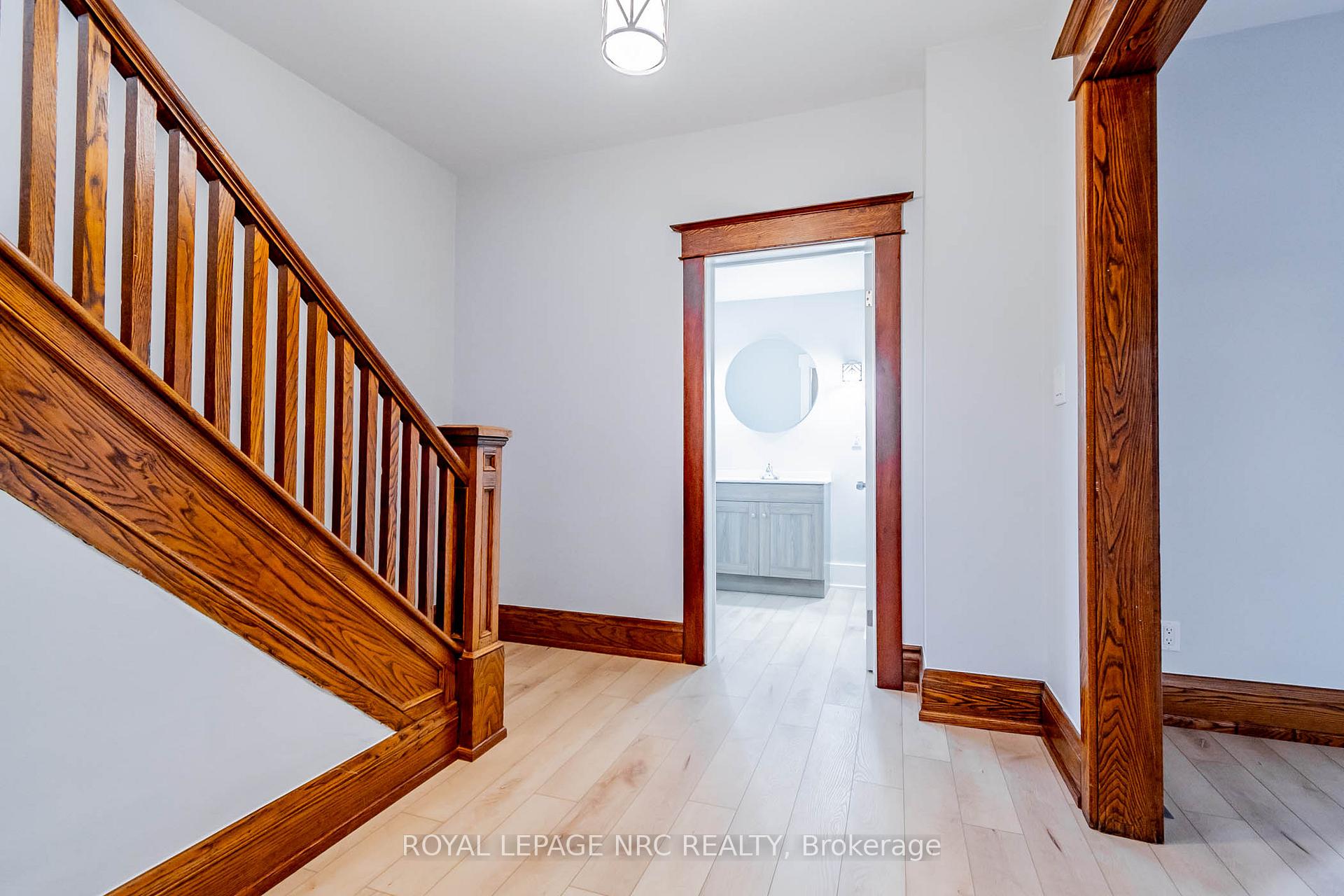 Photo 16 of 57 Oakland Avenue, Welland, Broadway — HOMEH