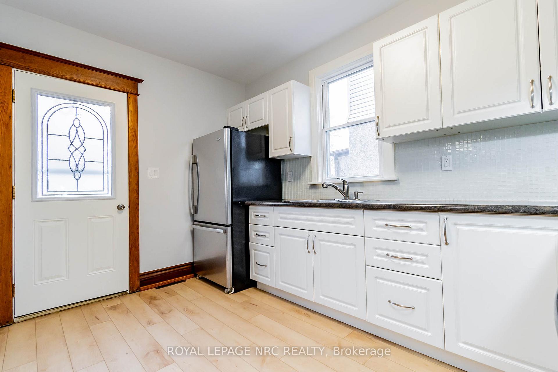 Photo 17 of 57 Oakland Avenue, Welland, Broadway — HOMEH