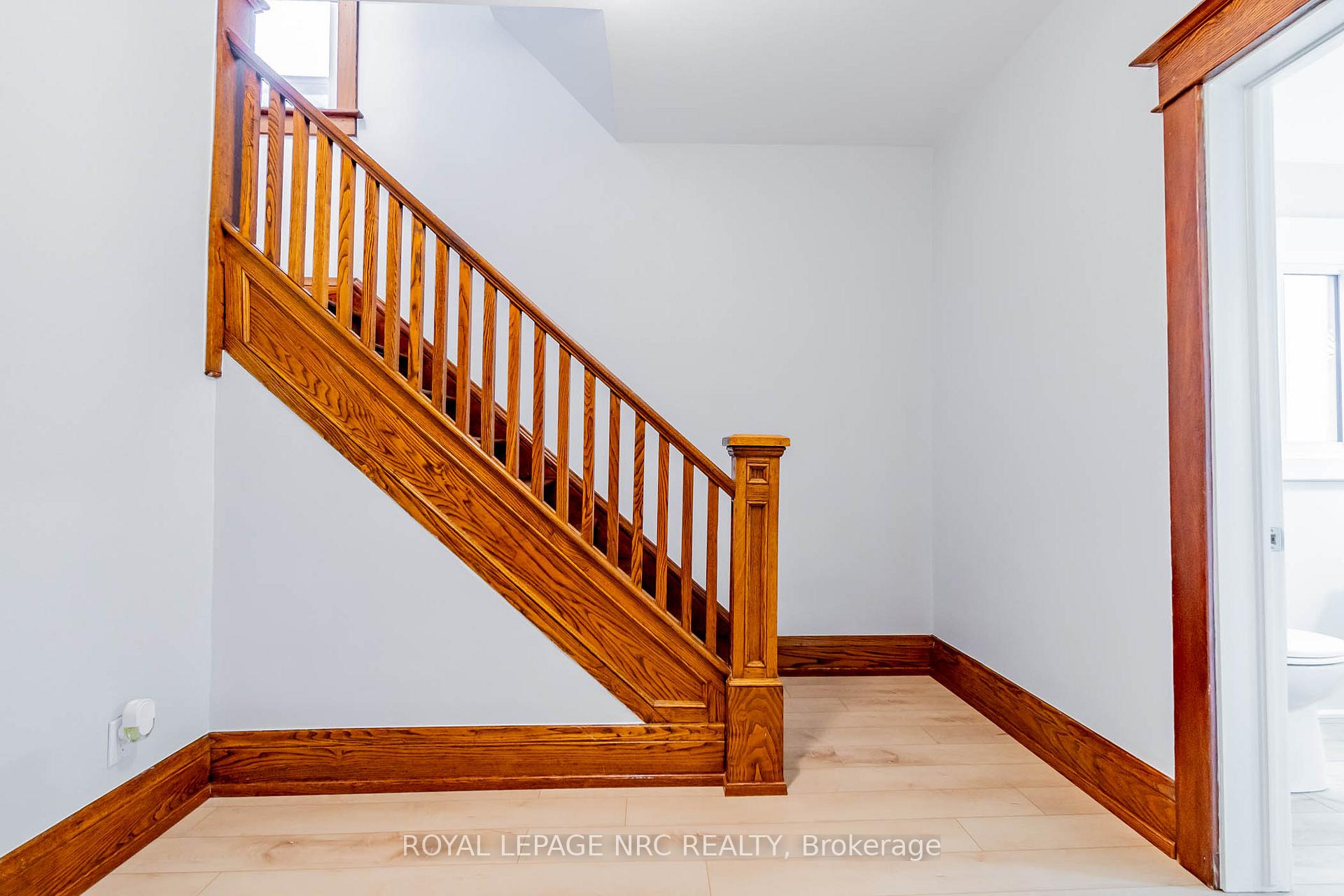 Photo 18 of 57 Oakland Avenue, Welland, Broadway — HOMEH