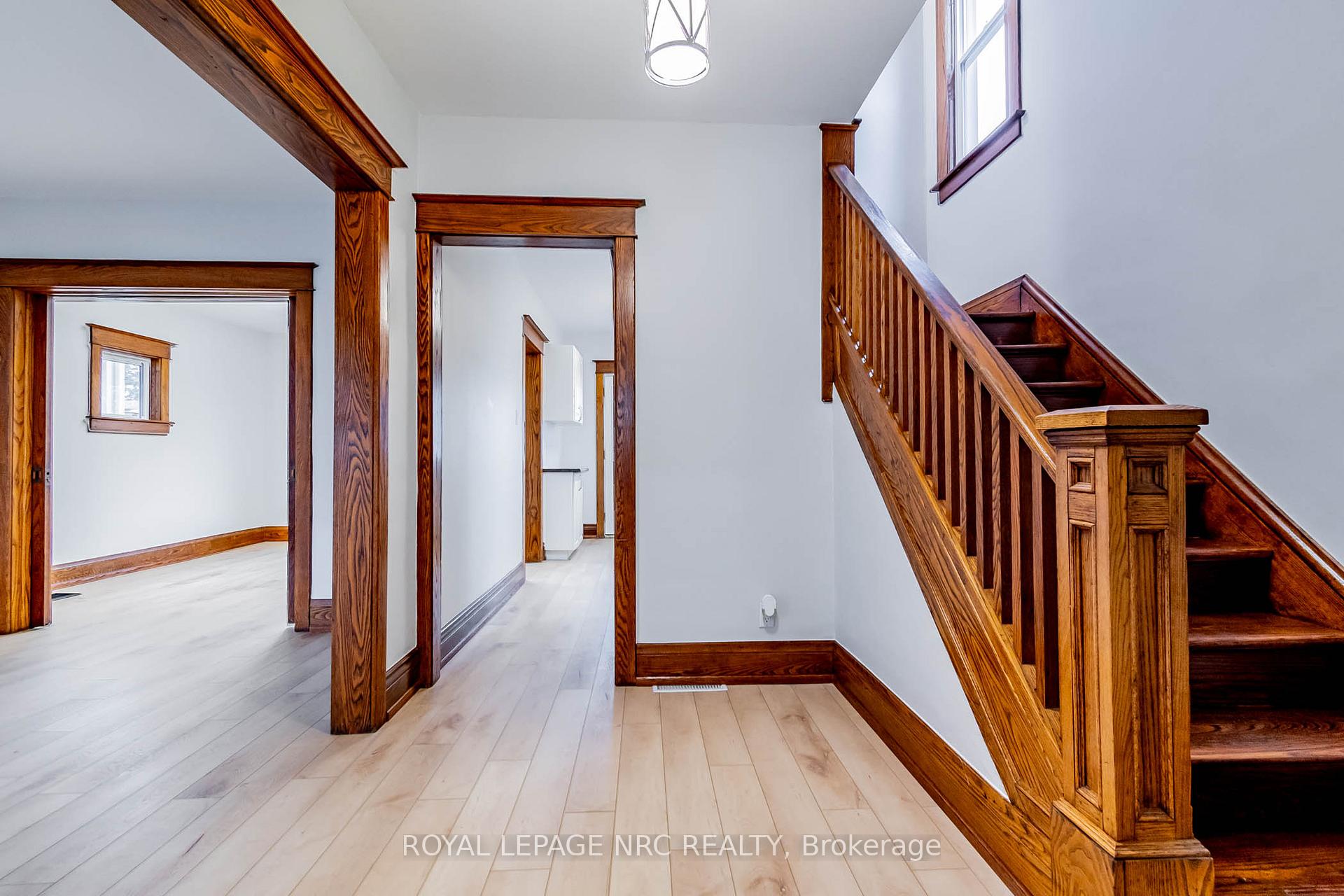 Photo 19 of 57 Oakland Avenue, Welland, Broadway — HOMEH