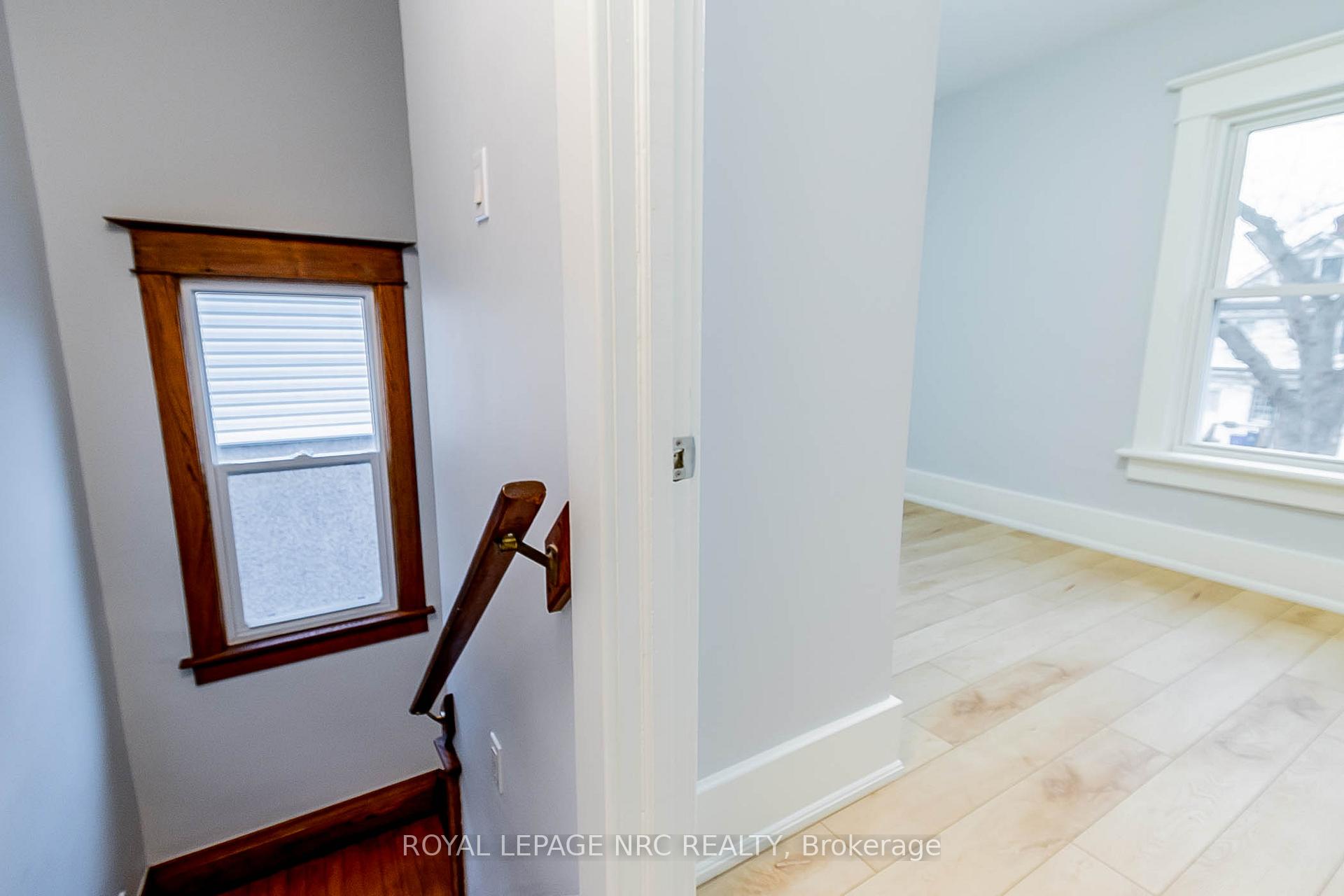Photo 21 of 57 Oakland Avenue, Welland, Broadway — HOMEH