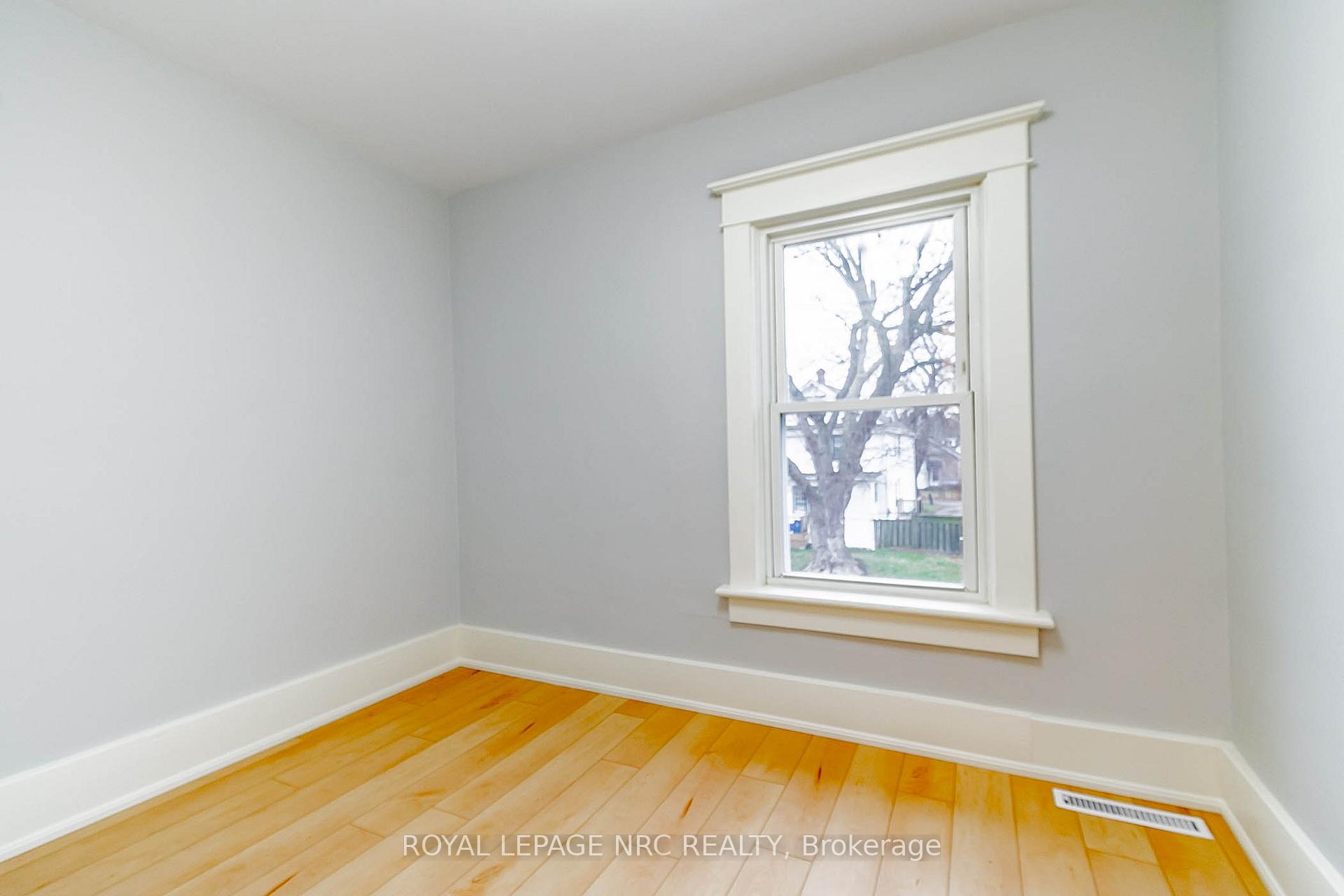 Photo 22 of 57 Oakland Avenue, Welland, Broadway — HOMEH