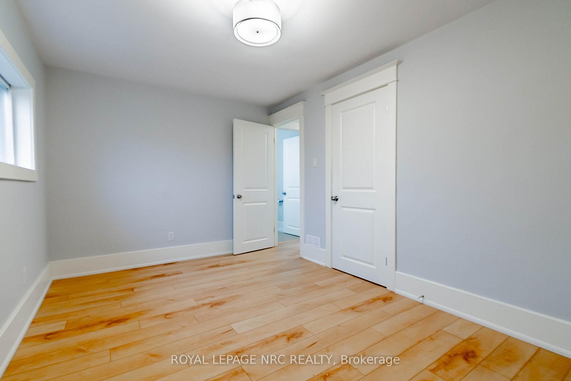 Photo 24 of 57 Oakland Avenue, Welland, Broadway — HOMEH