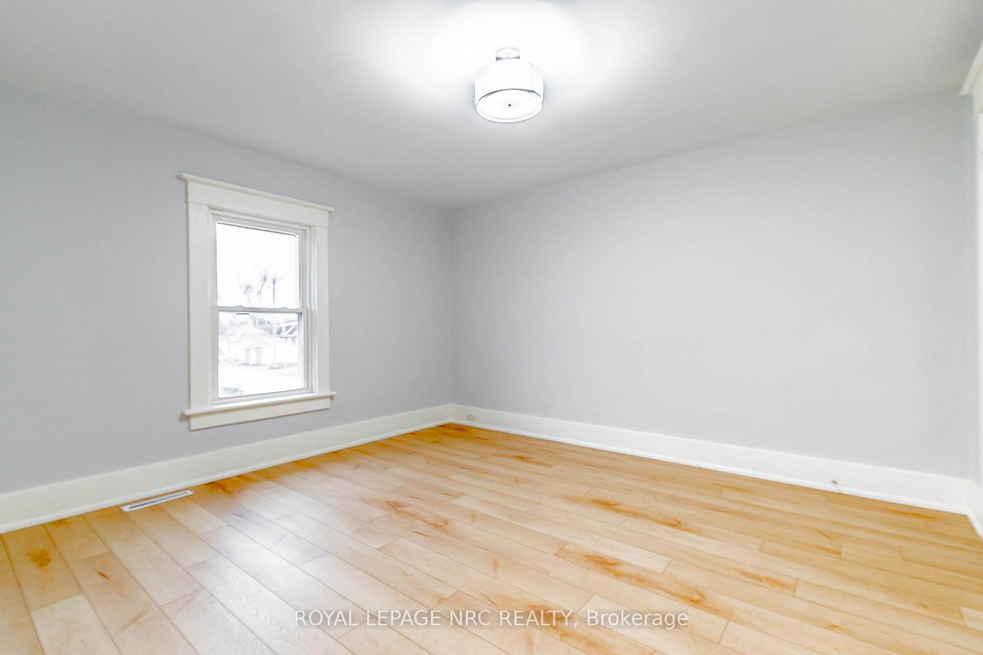 Photo 26 of 57 Oakland Avenue, Welland, Broadway — HOMEH