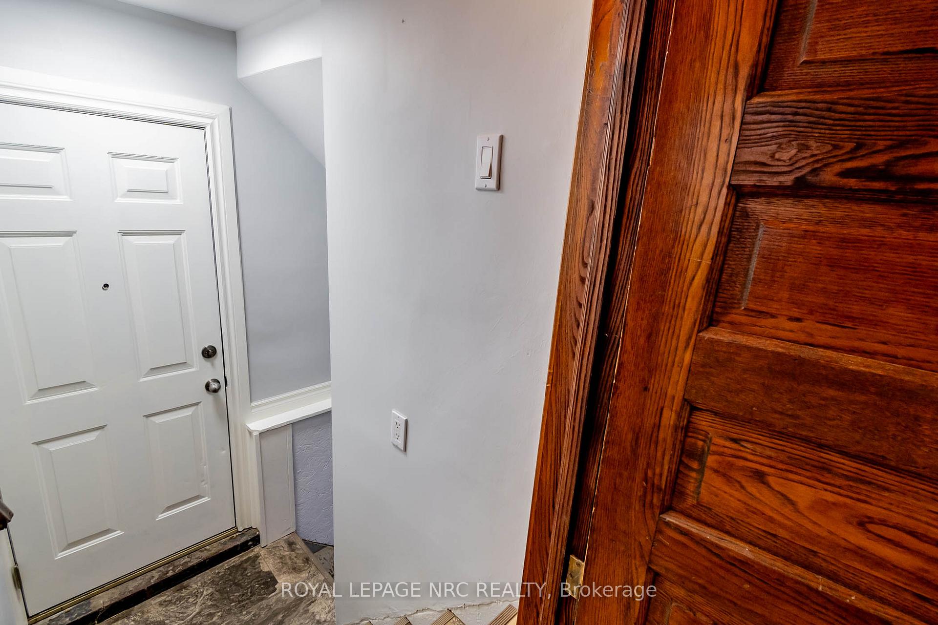 Photo 29 of 57 Oakland Avenue, Welland, Broadway — HOMEH