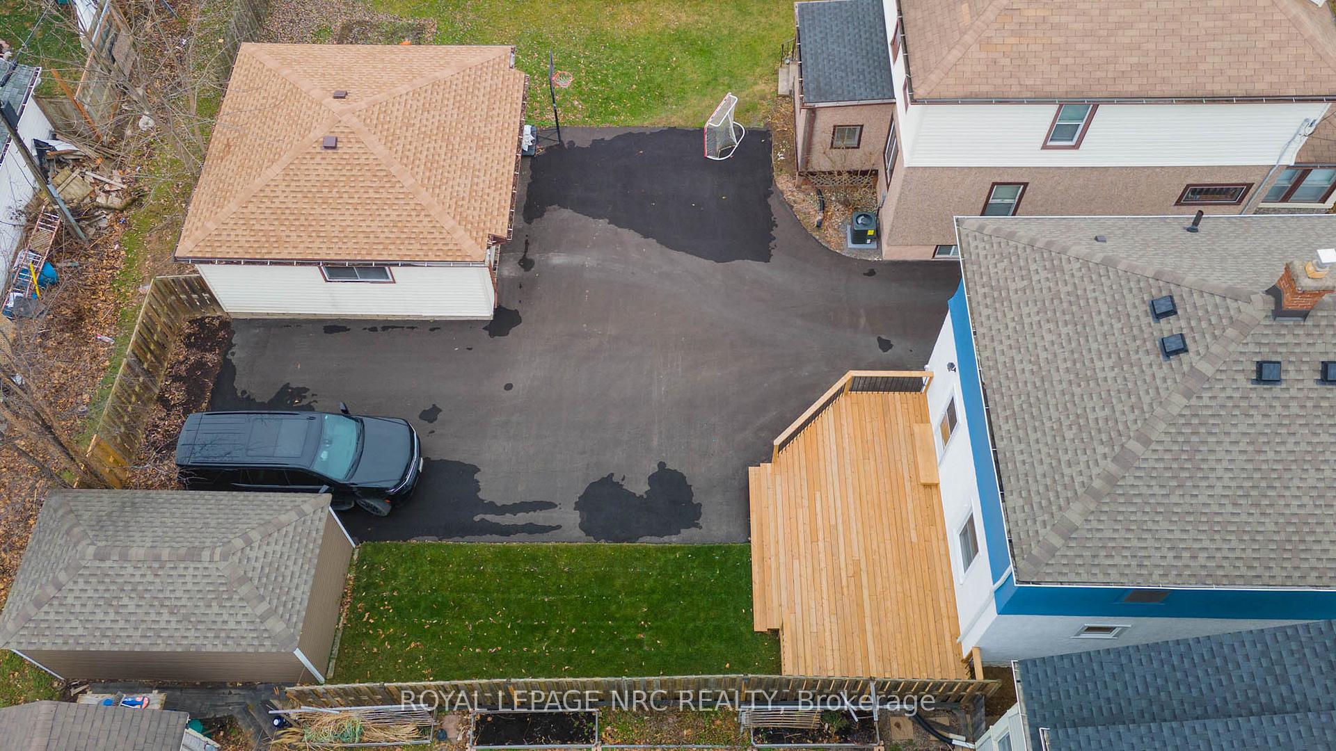 Photo 37 of 57 Oakland Avenue, Welland, Broadway — HOMEH