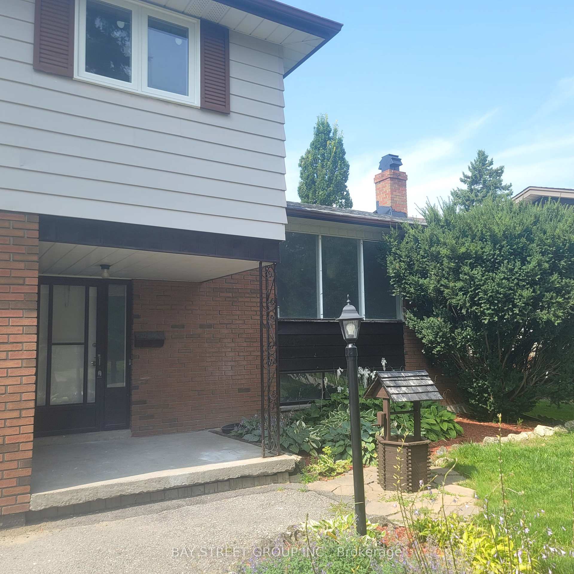 Photo 4 of 296 Viewmount Street, Oshawa, Donevan — HOMEH