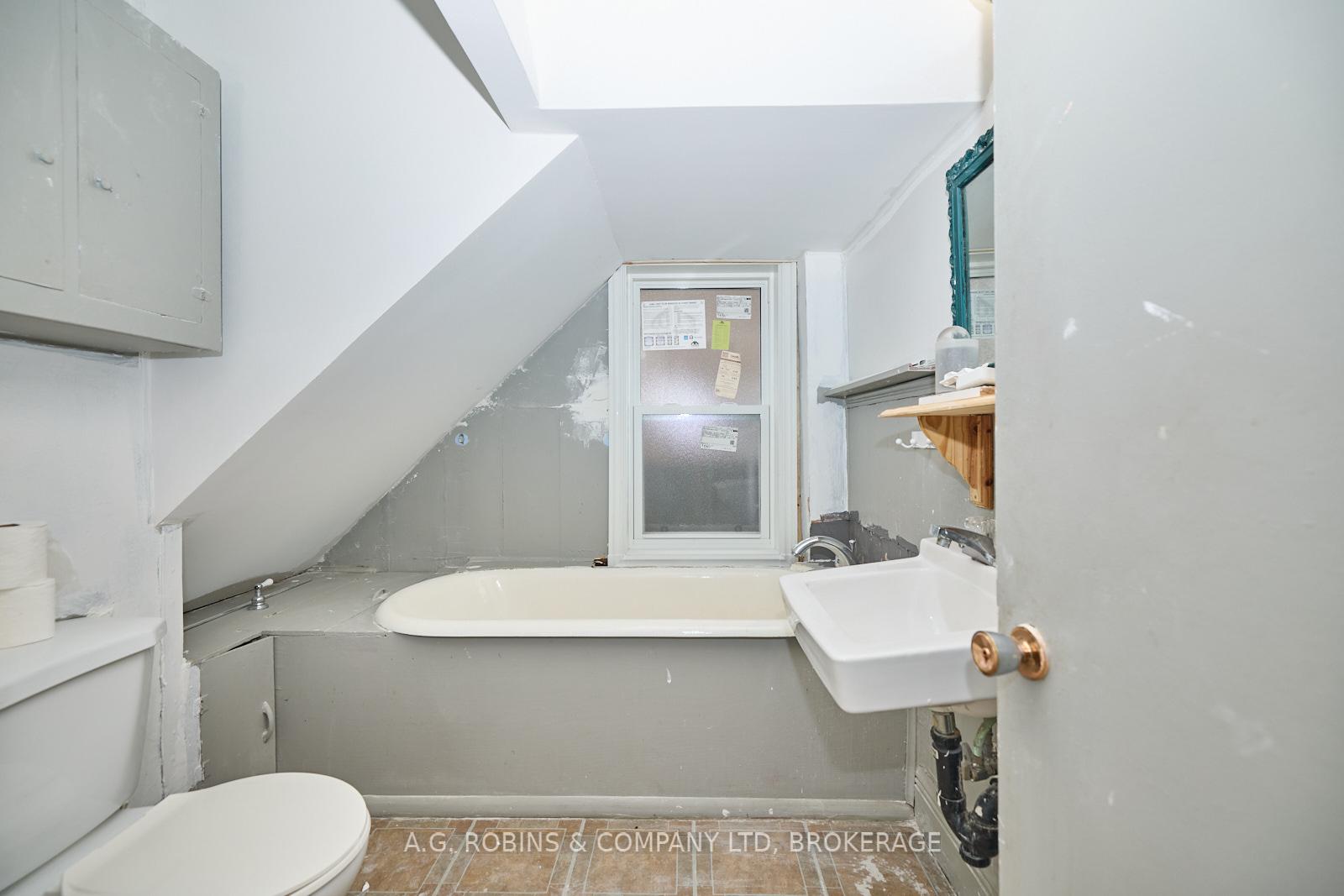 Photo 19 of 31 Wright Street, Welland, Lincoln/Crowland — HOMEH