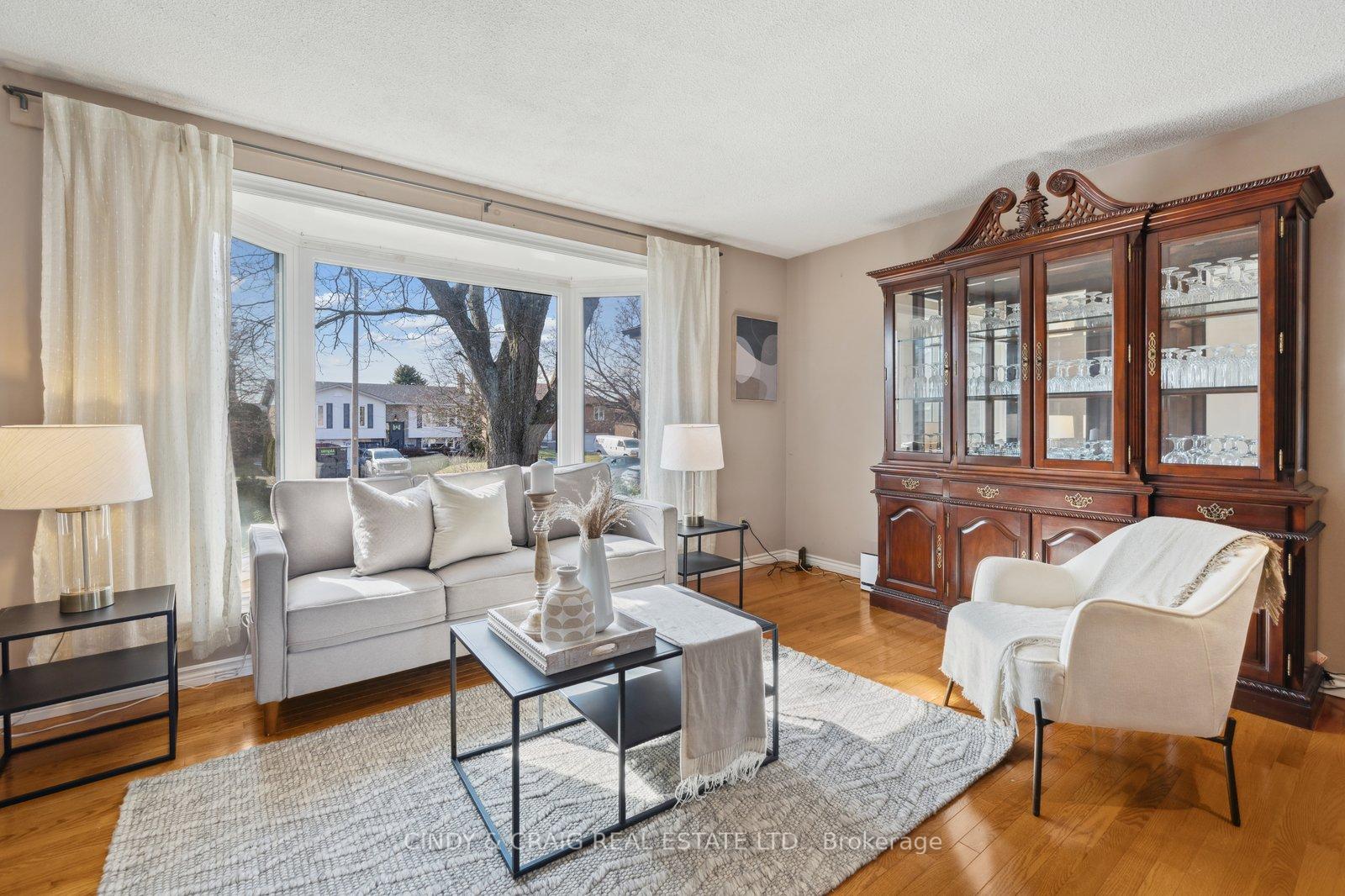 Photo 3 of 501 Labrador Drive, Oshawa, Donevan — HOMEH