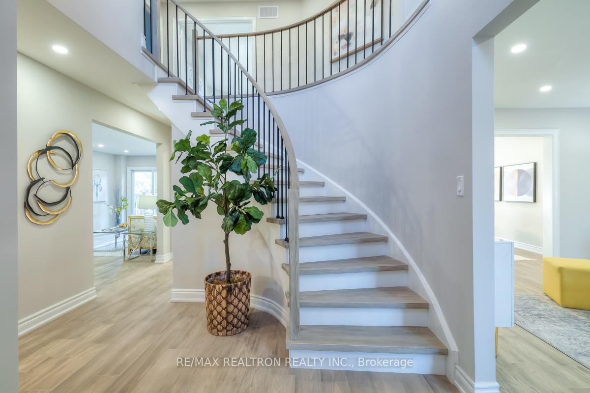 Photo 4 of 33 Flint Crescent, Whitby, Rolling Acres — HOMEH