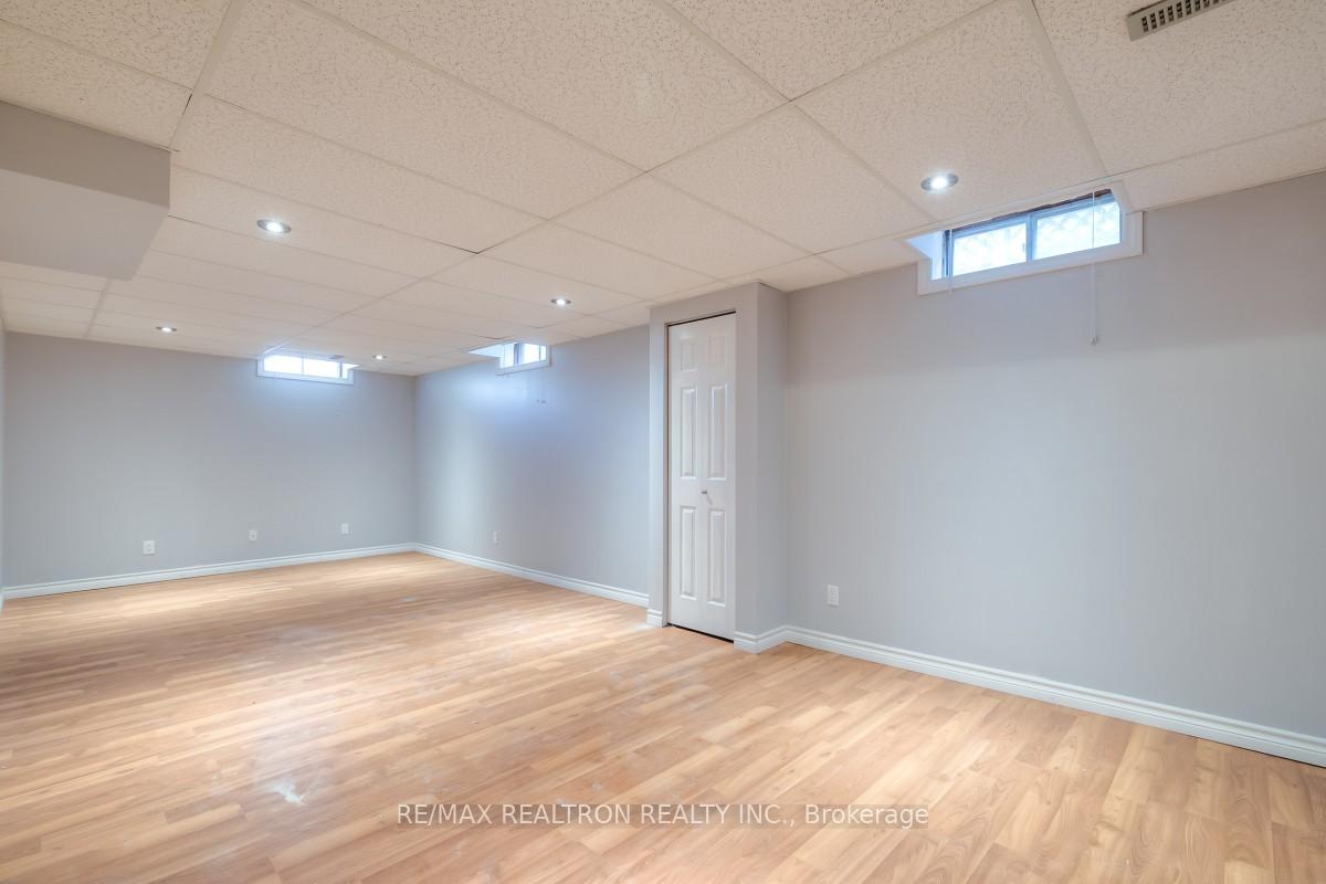 Photo 36 of 33 Flint Crescent, Whitby, Rolling Acres — HOMEH