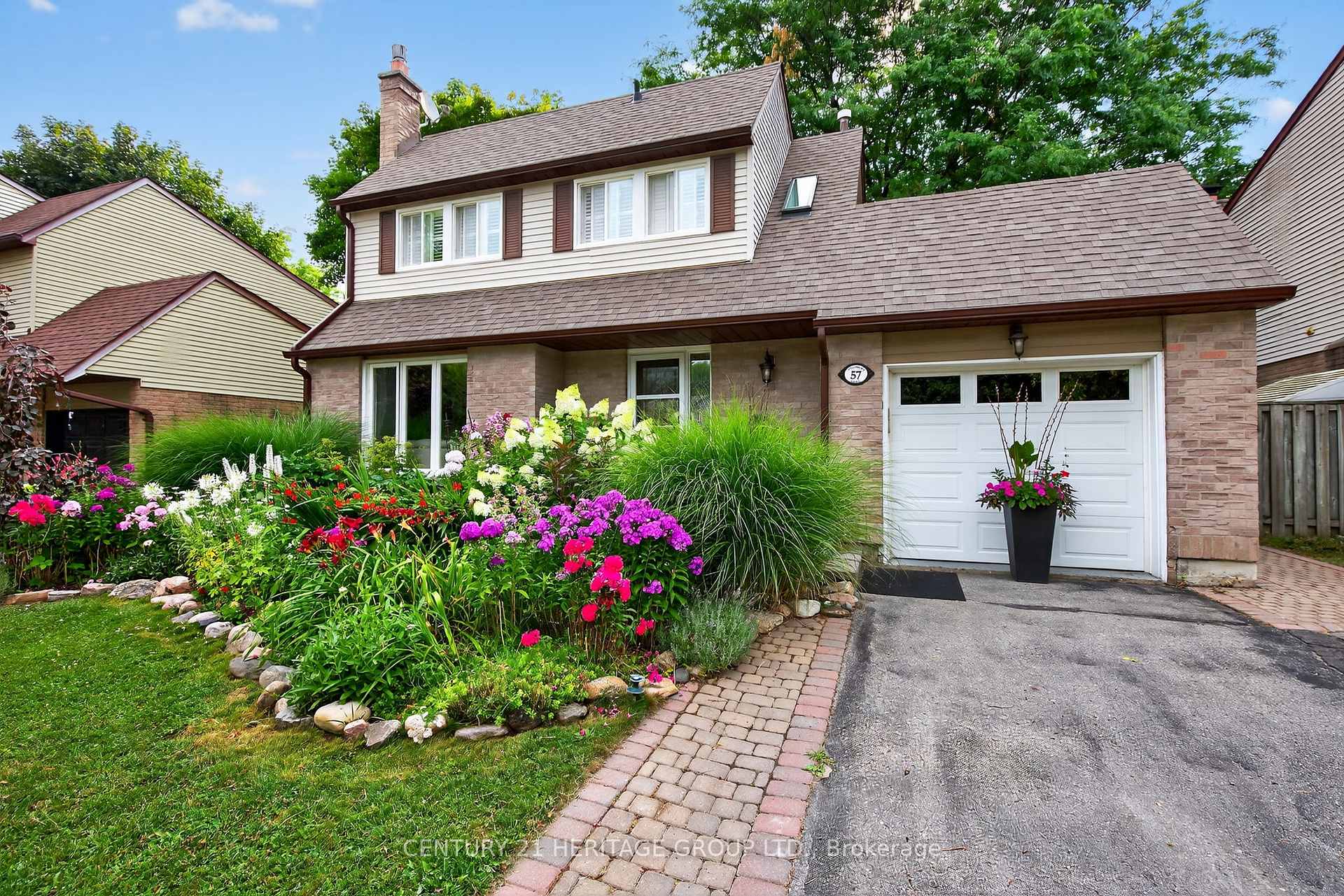 Photo 2 of 57 Stoddart Drive, Aurora, Aurora Highlands — HOMEH