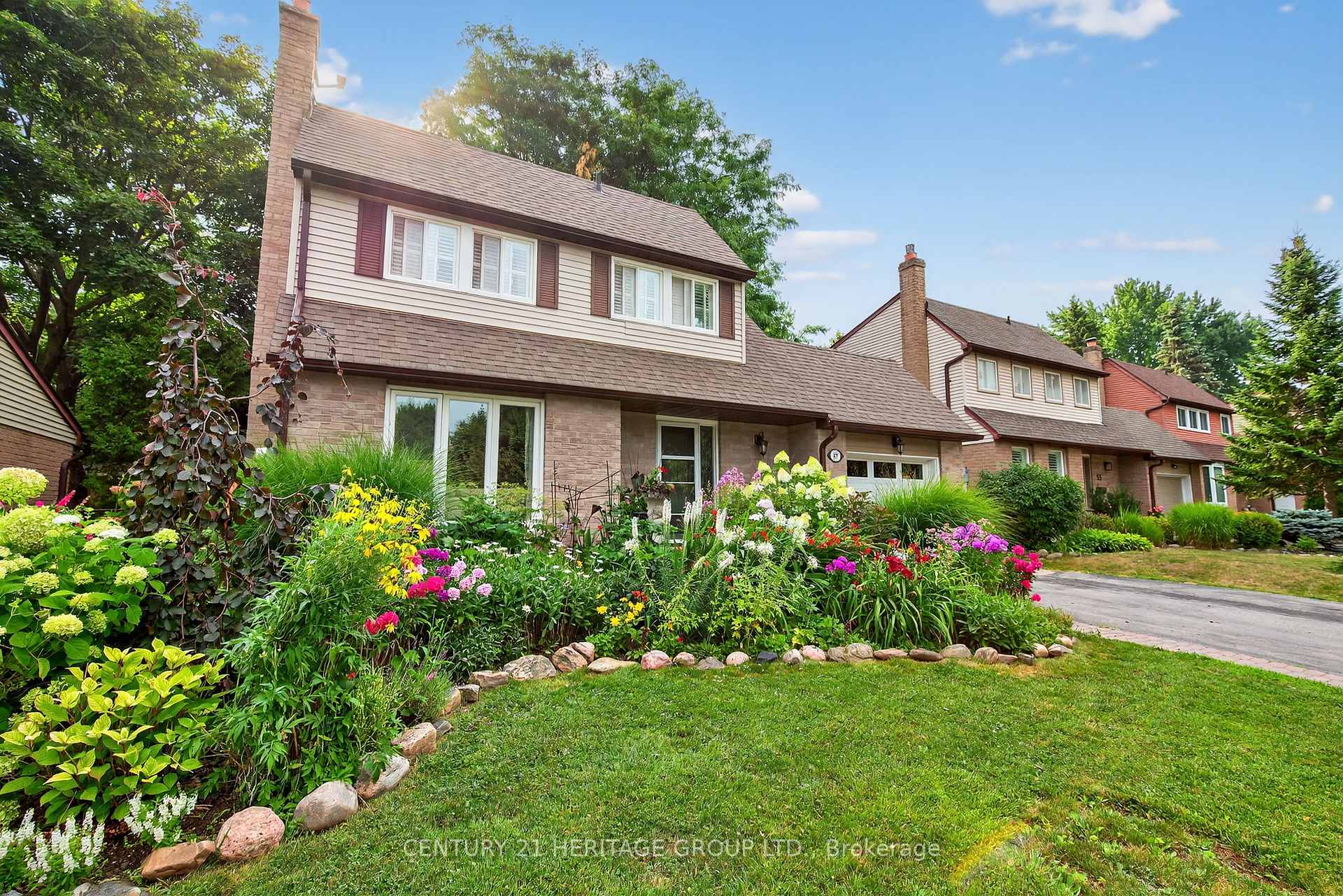 Photo 3 of 57 Stoddart Drive, Aurora, Aurora Highlands — HOMEH