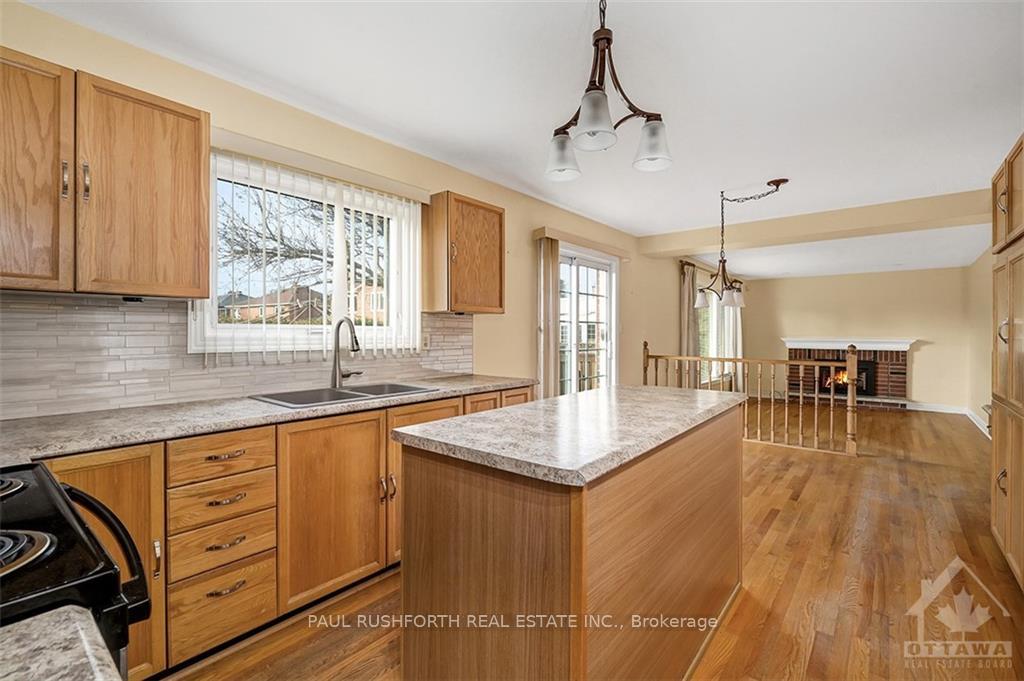 Photo 9 of 372 River Ridge Crescent, Ottawa, Bilberry Creek/Queenswood Heights — HOMEH