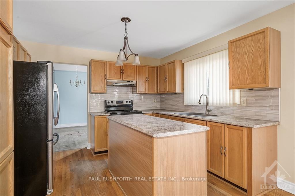 Photo 10 of 372 River Ridge Crescent, Ottawa, Bilberry Creek/Queenswood Heights — HOMEH