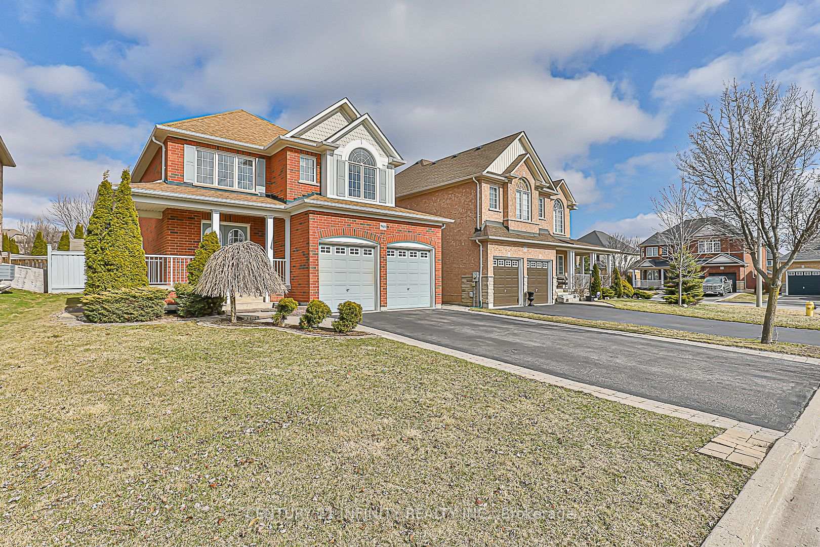Photo 2 of 968 Greenleaf Circle, Oshawa, Taunton — HOMEH