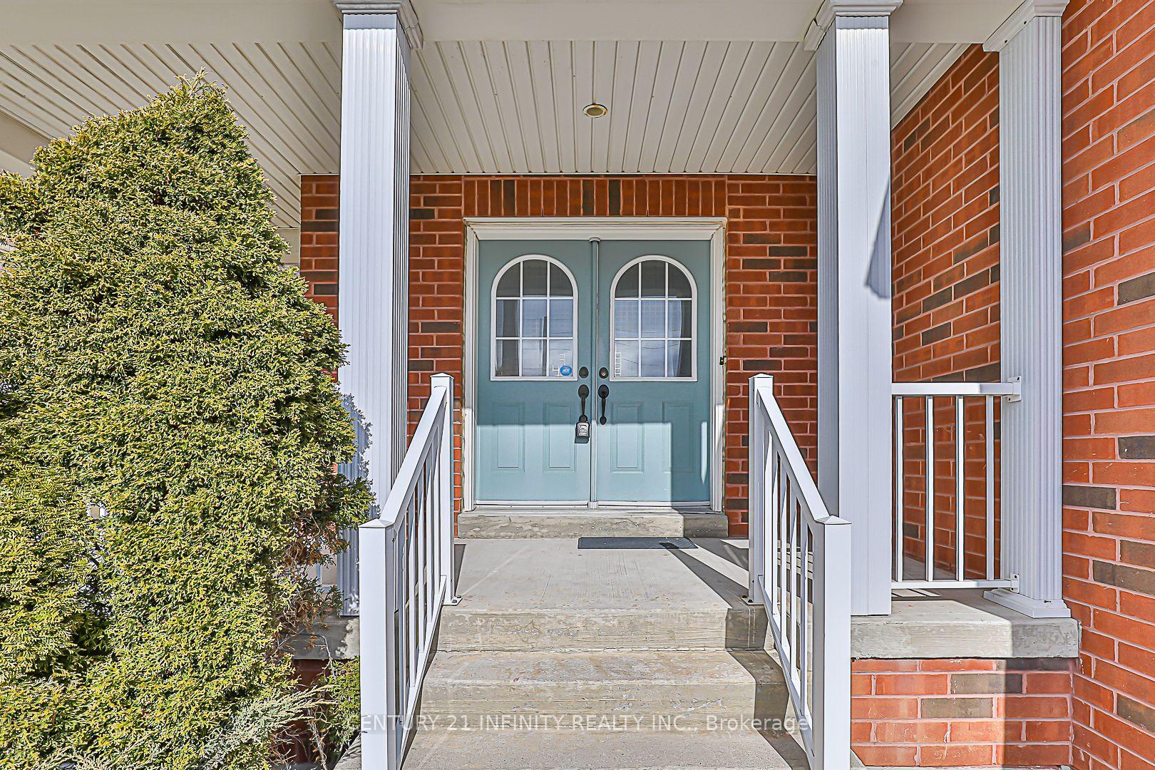 Photo 3 of 968 Greenleaf Circle, Oshawa, Taunton — HOMEH