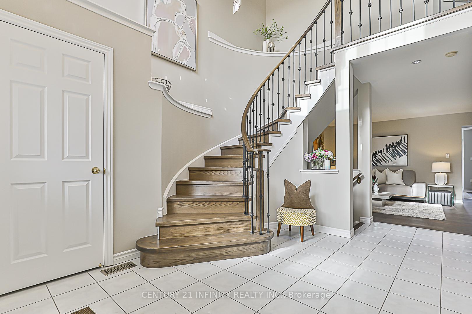 Photo 5 of 968 Greenleaf Circle, Oshawa, Taunton — HOMEH