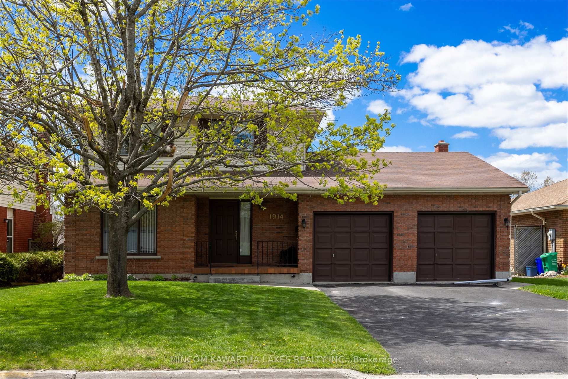Photo 1 of 1914 Parkwood Circle, Peterborough, Monaghan Ward 2 — HOMEH