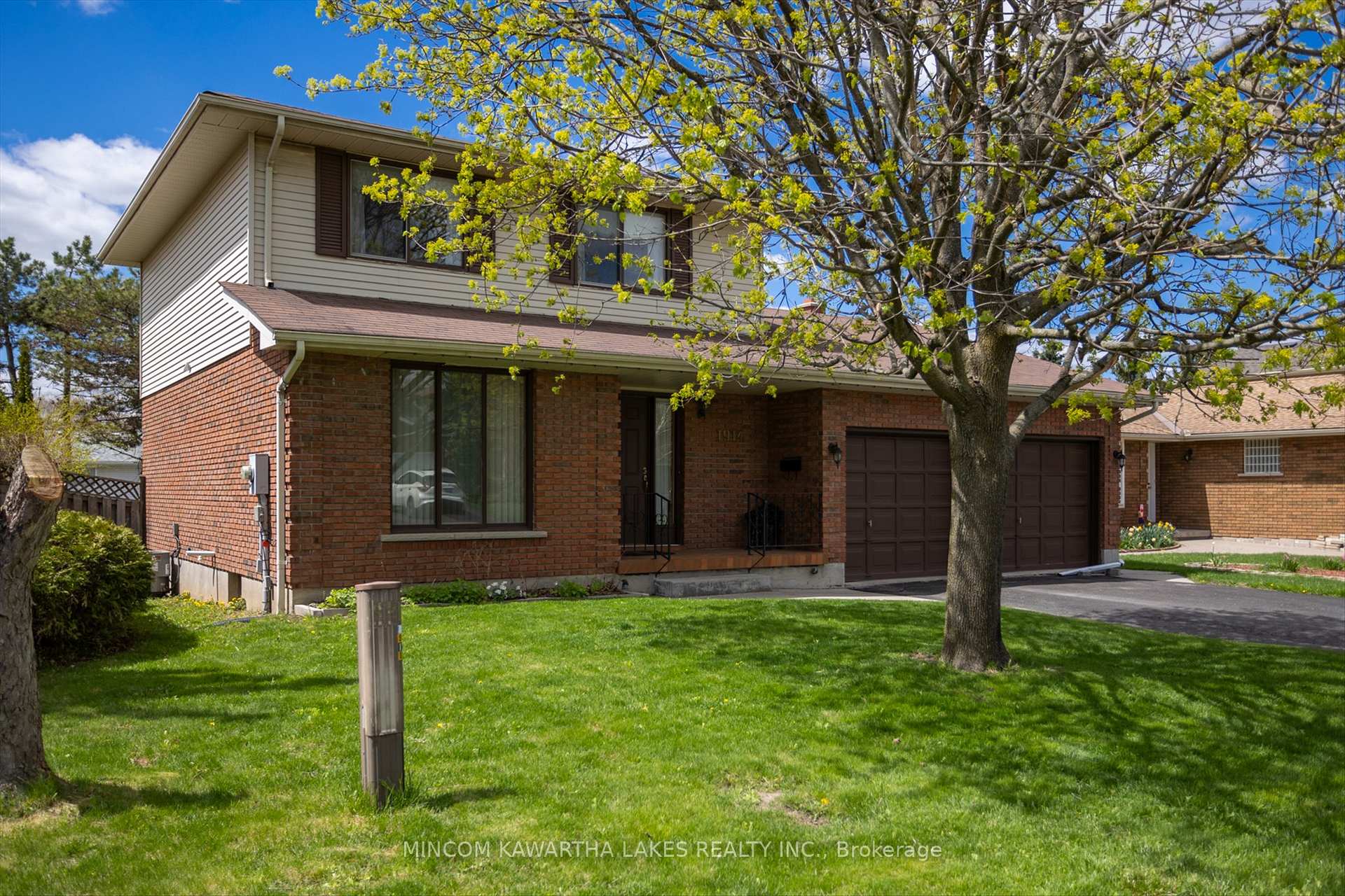 Photo 2 of 1914 Parkwood Circle, Peterborough, Monaghan Ward 2 — HOMEH