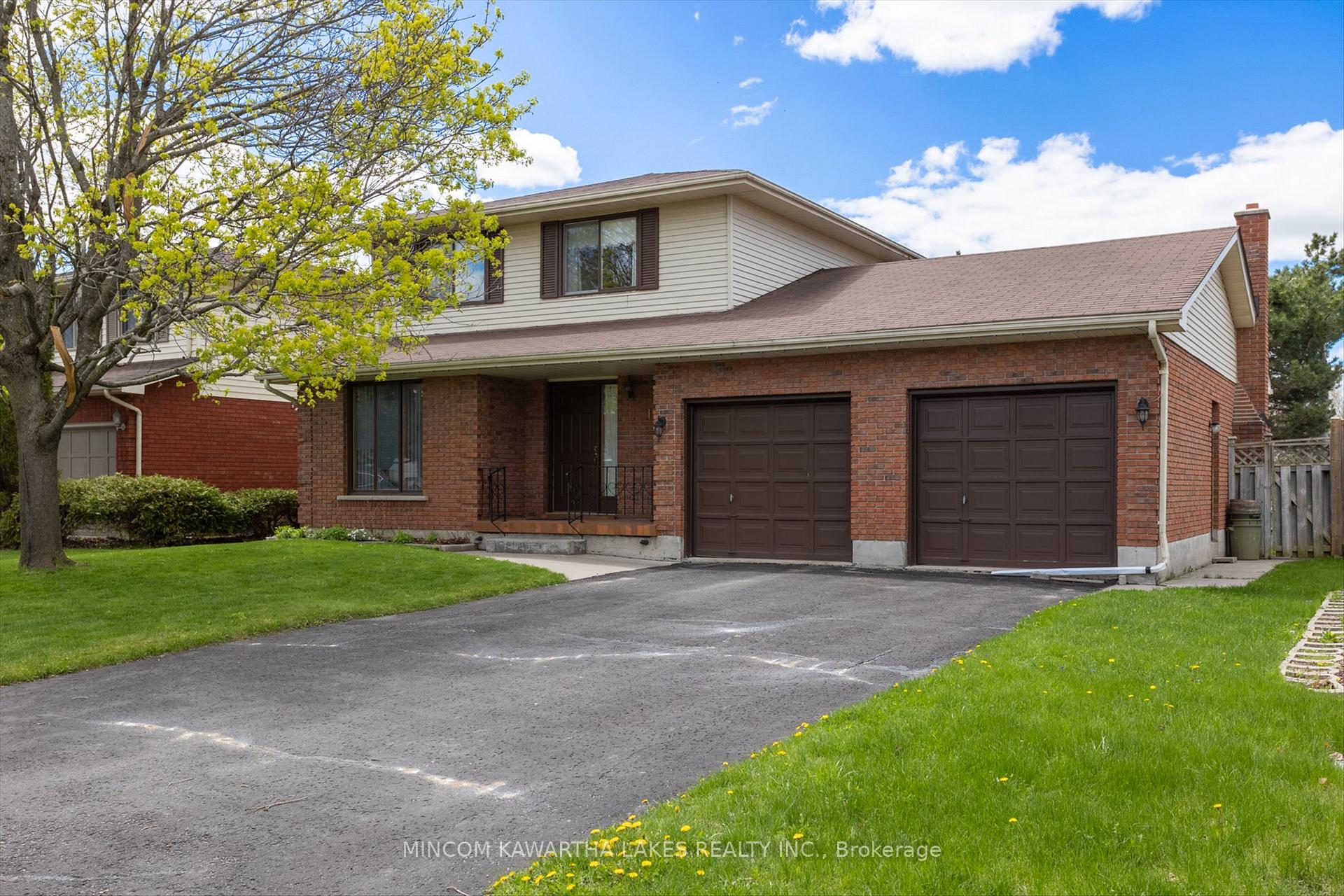Photo 3 of 1914 Parkwood Circle, Peterborough, Monaghan Ward 2 — HOMEH
